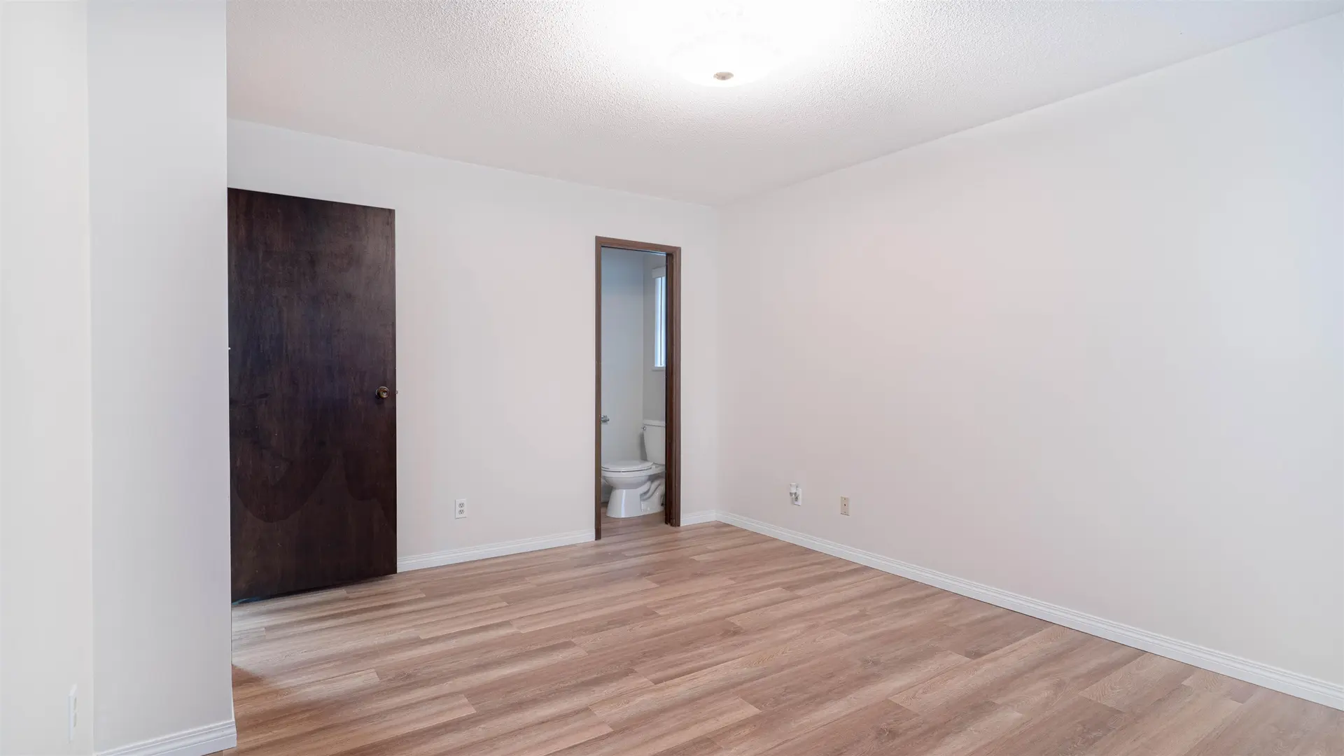 2628 E 8th Avenue - Image 14