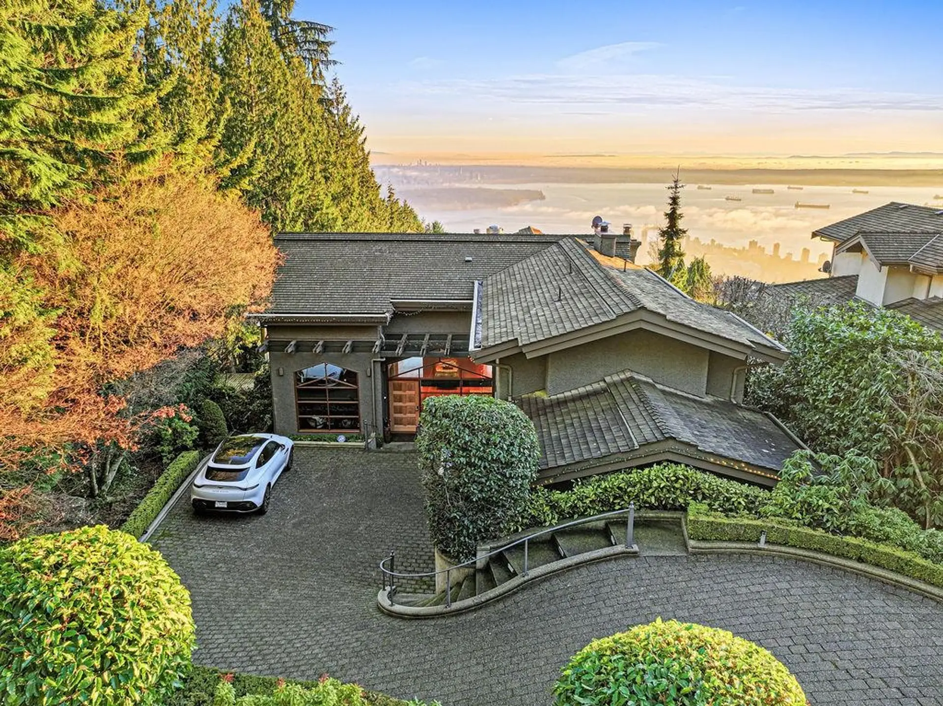 Property at 1626 Pinecrest Drive, West Vancouver, BC