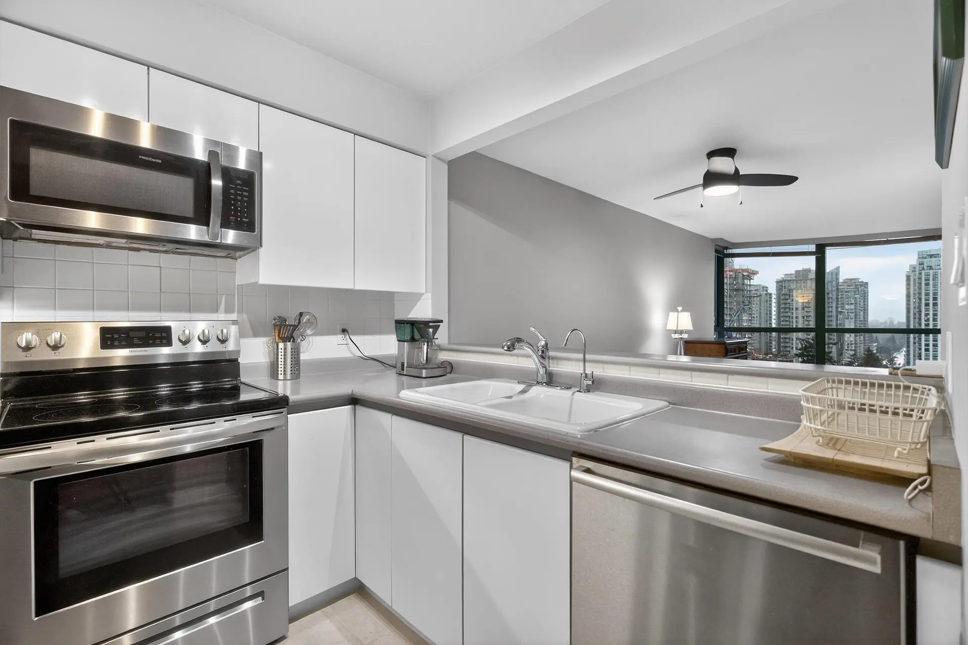 #1602 3071 Glen Drive - Image 4