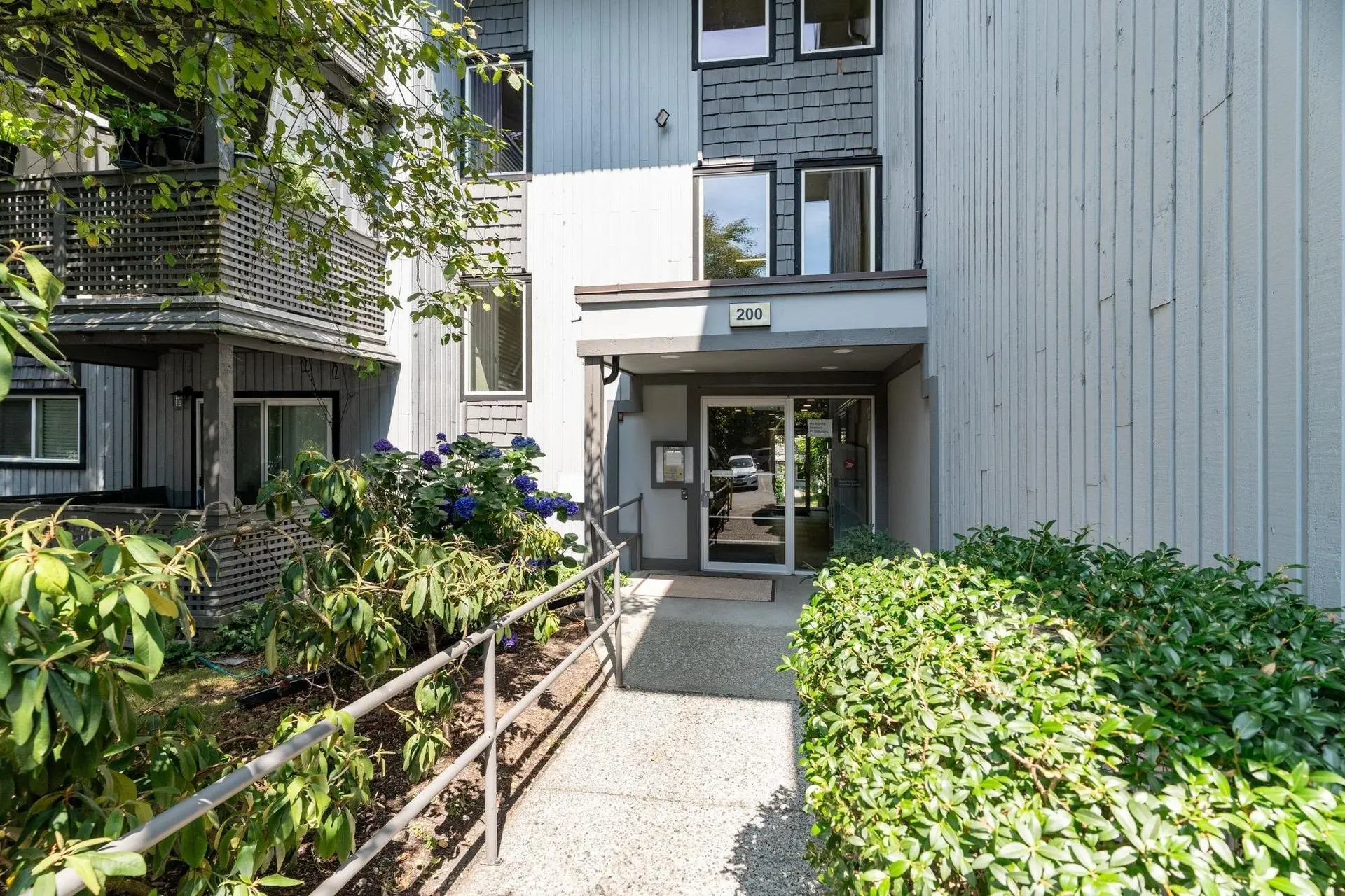#102 200 Westhill Place - Image 1