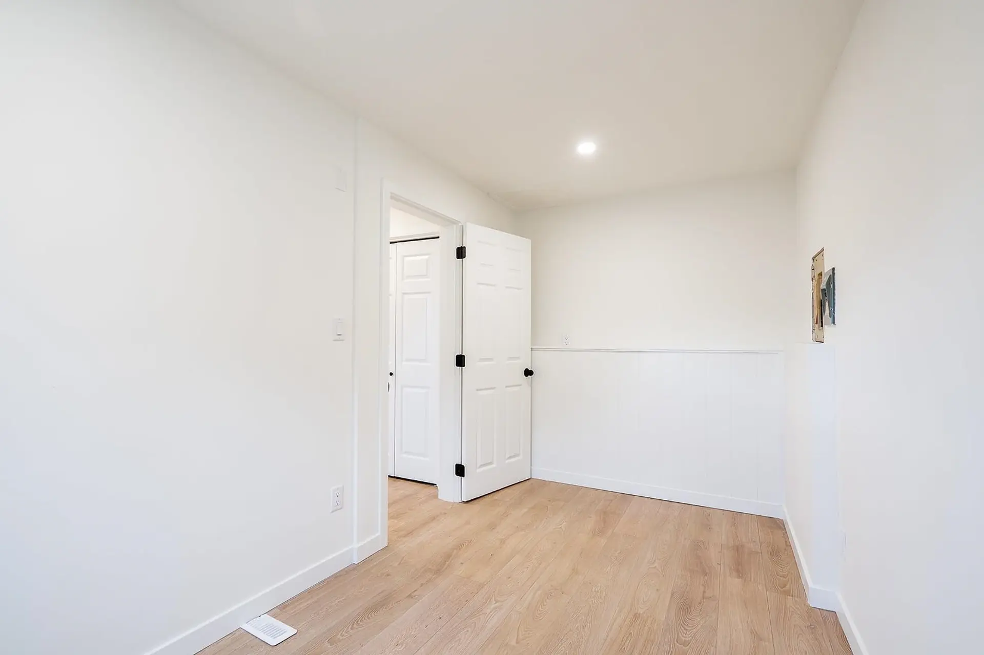 9709 Hillier Street - Image 17
