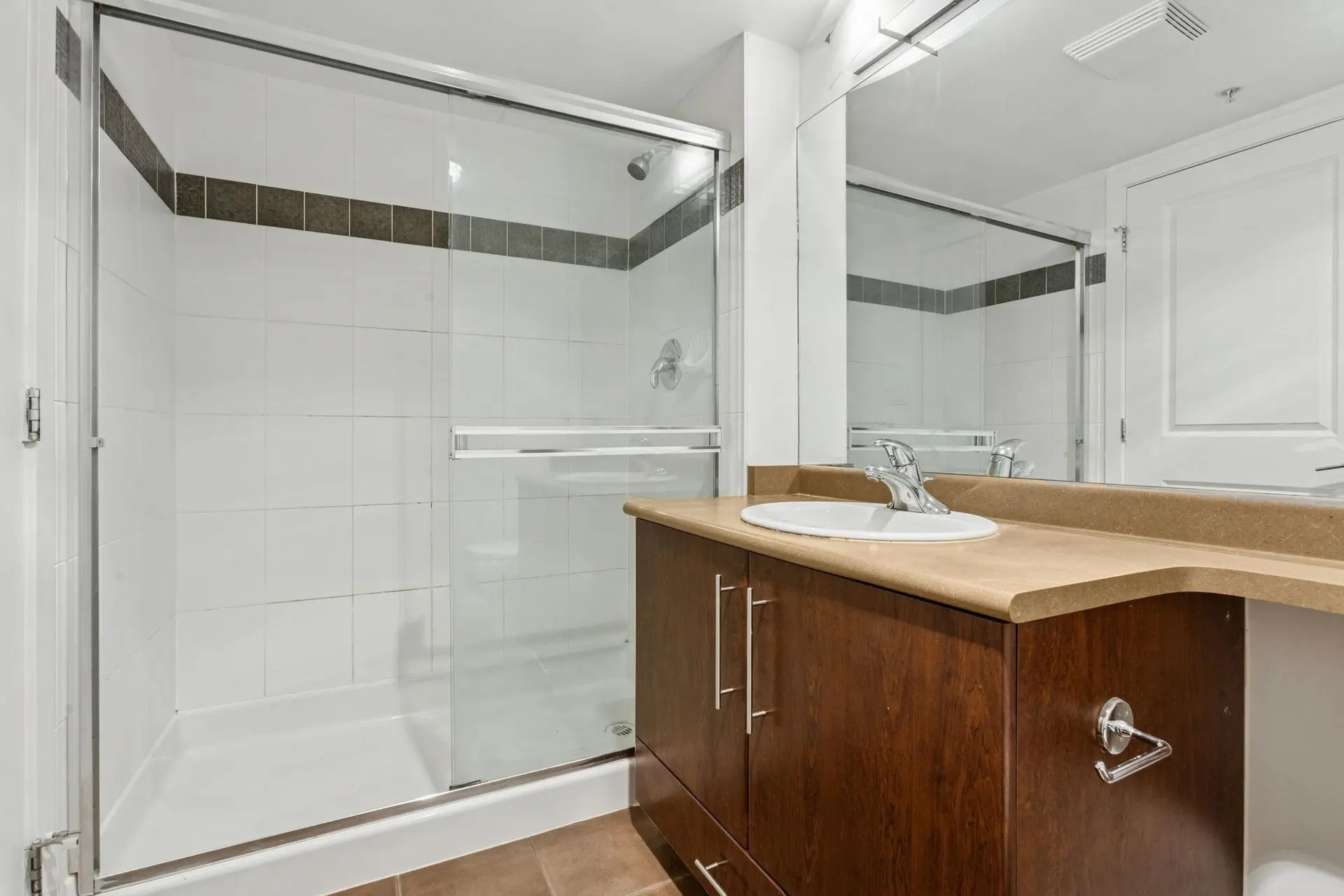 #1902 2138 Madison Avenue - Image 6