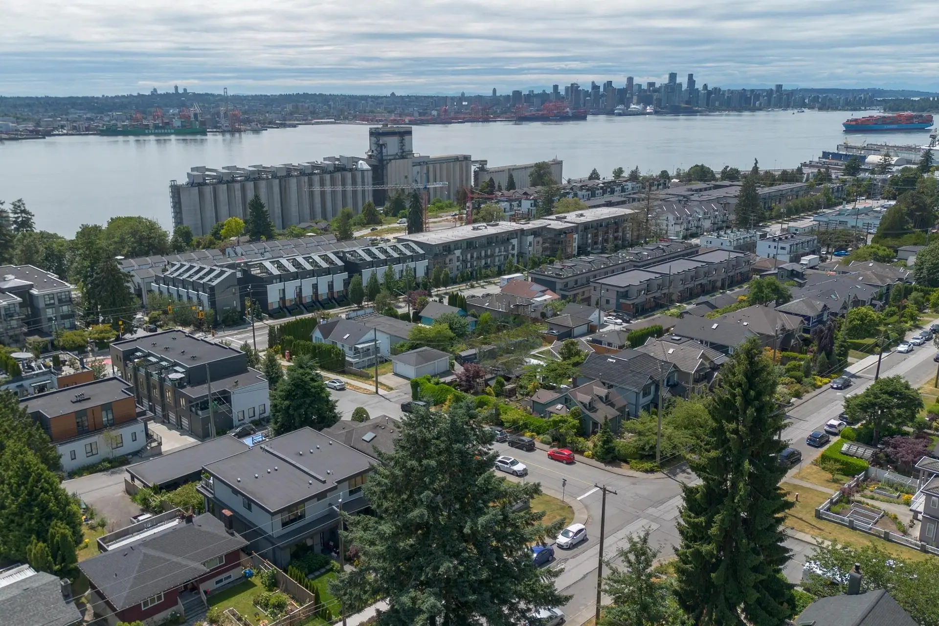 Property at 658 E 3RD STREET, North Vancouver, BC