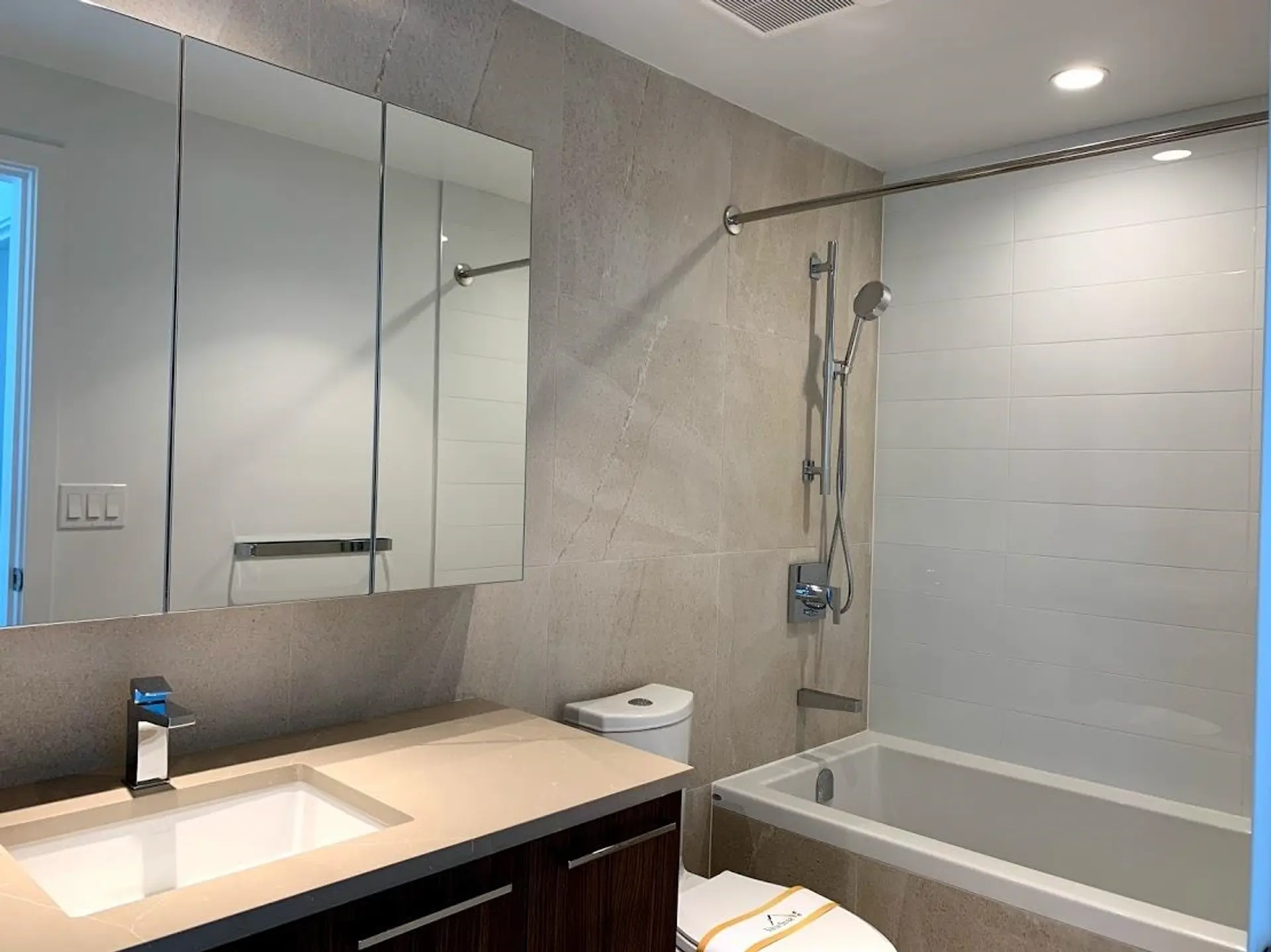 Property at #903 3331 NO. 3 ROAD, Richmond, BC