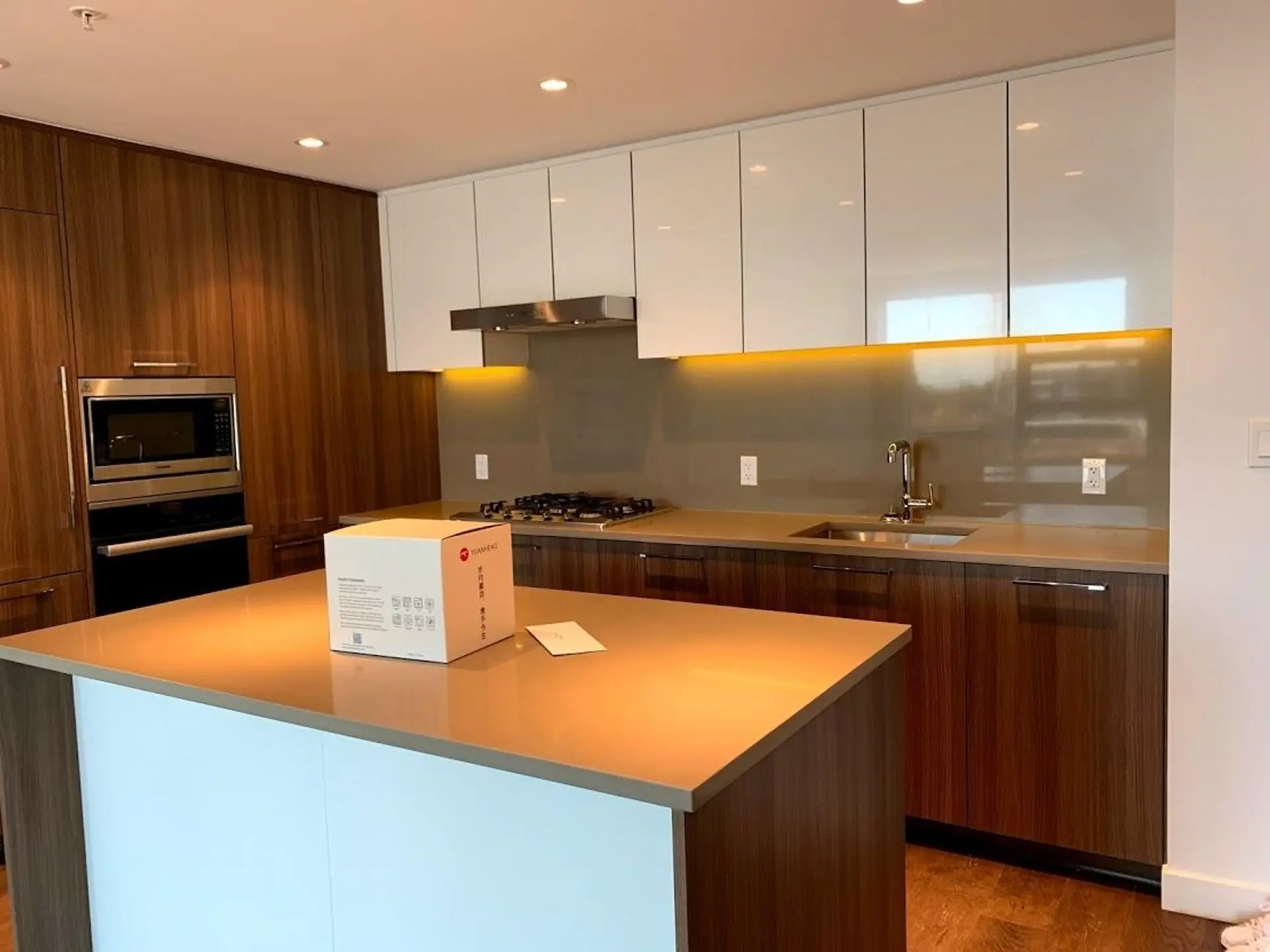 Property at #903 3331 NO. 3 ROAD, Richmond, BC