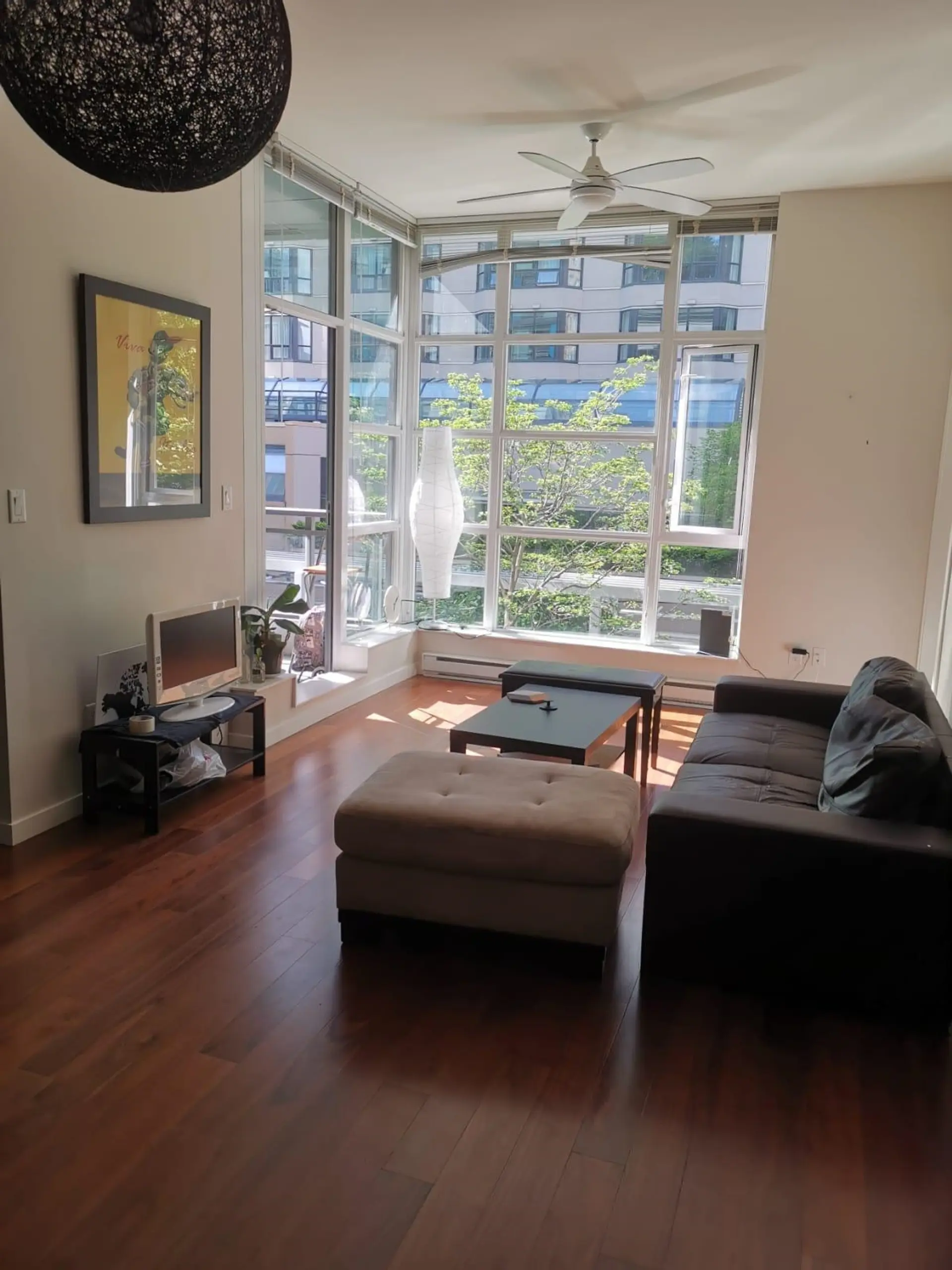 #412 1205 Howe Street - Image 2