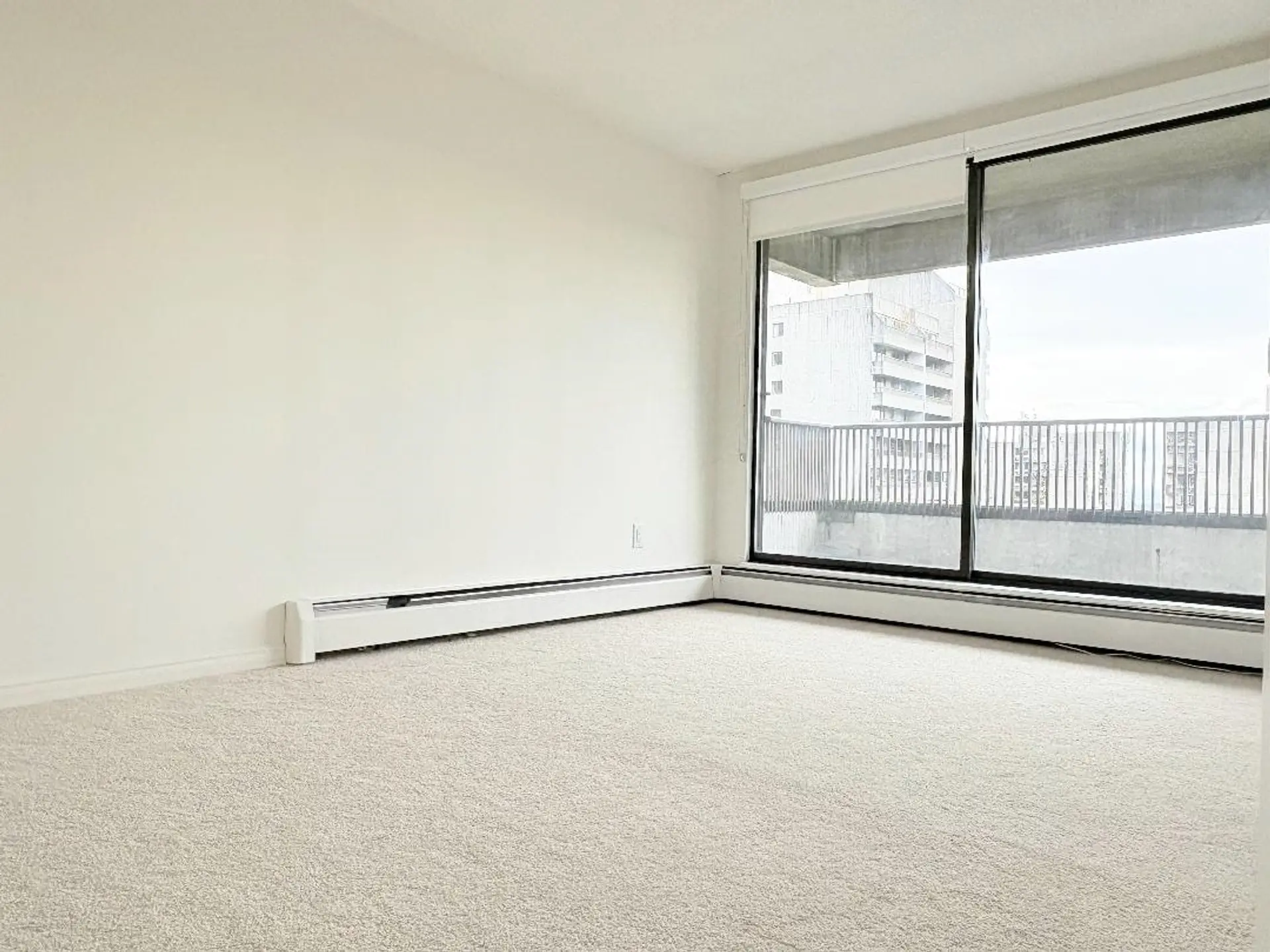 #1006 4194 Maywood Street - Image 11