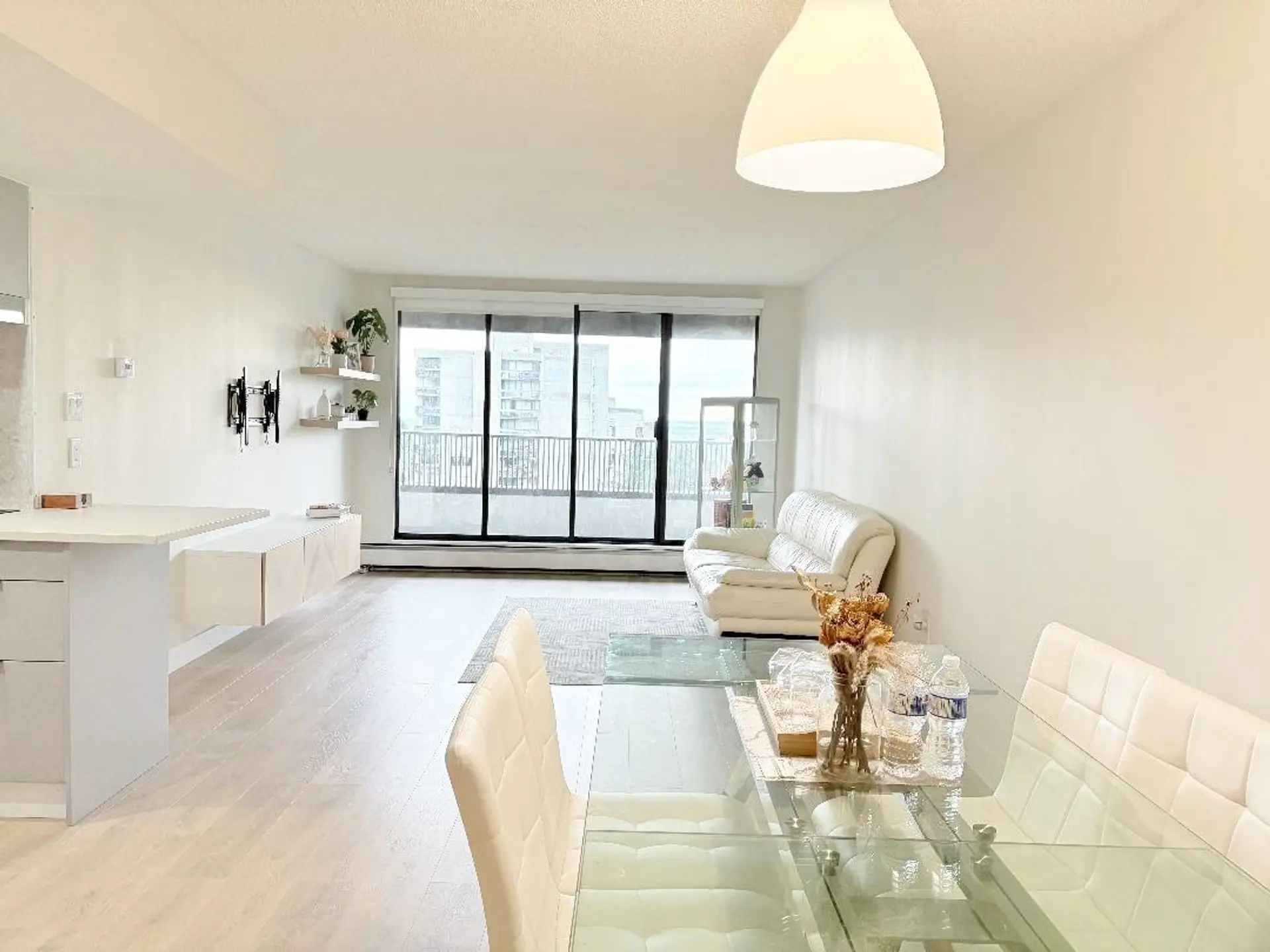 #1006 4194 Maywood Street - Image 3