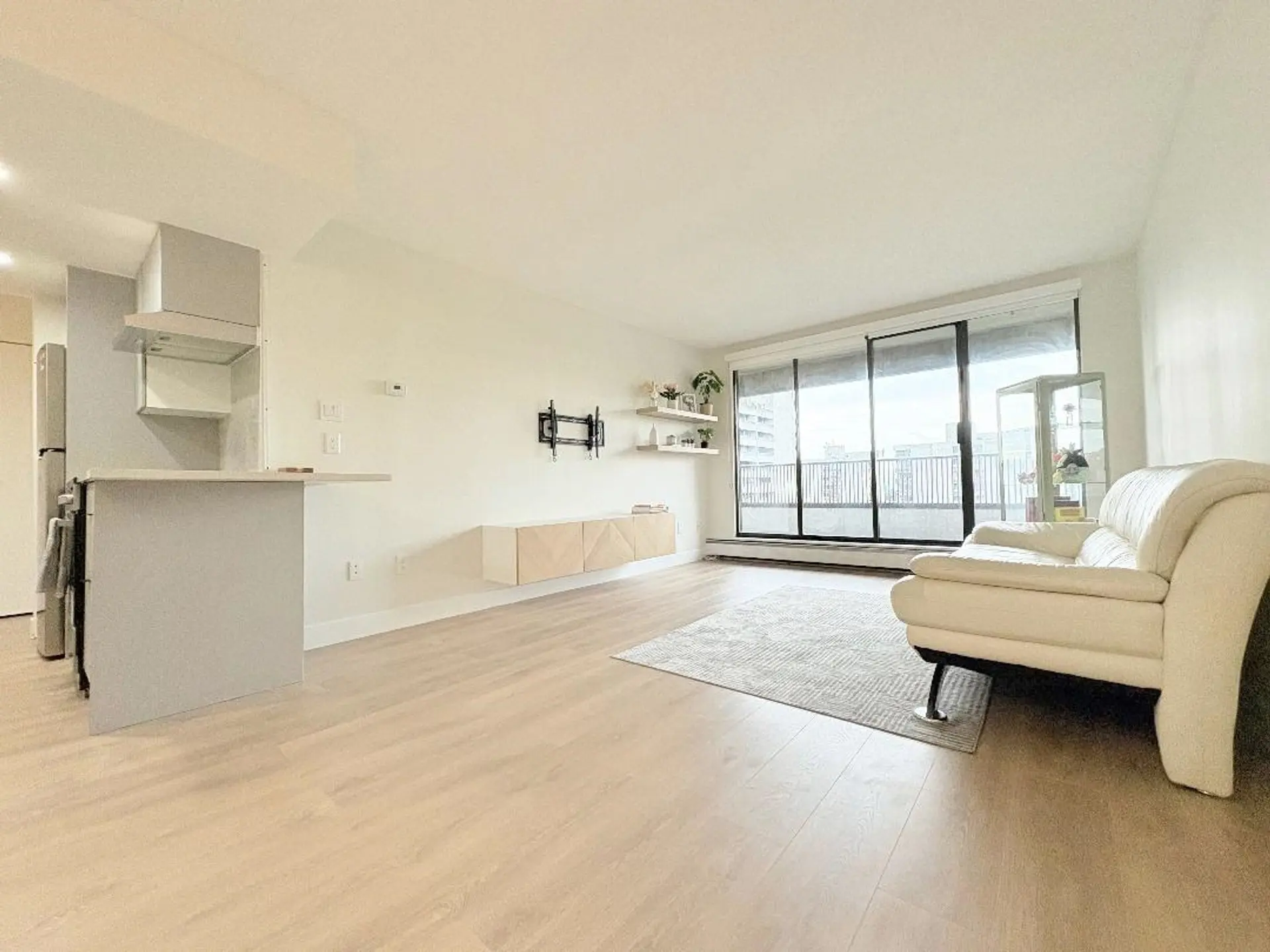 #1006 4194 Maywood Street - Image 1