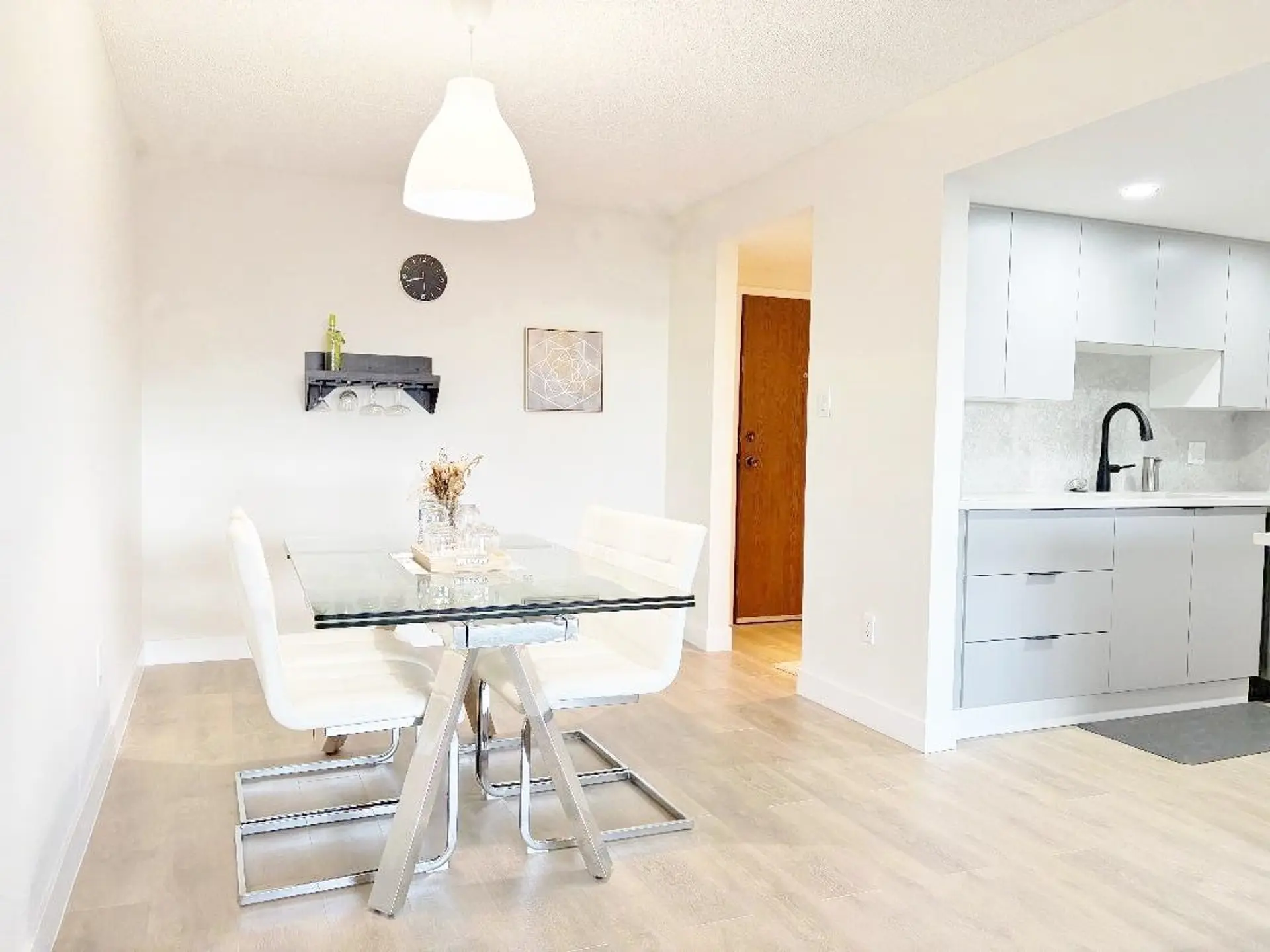 #1006 4194 Maywood Street - Image 5
