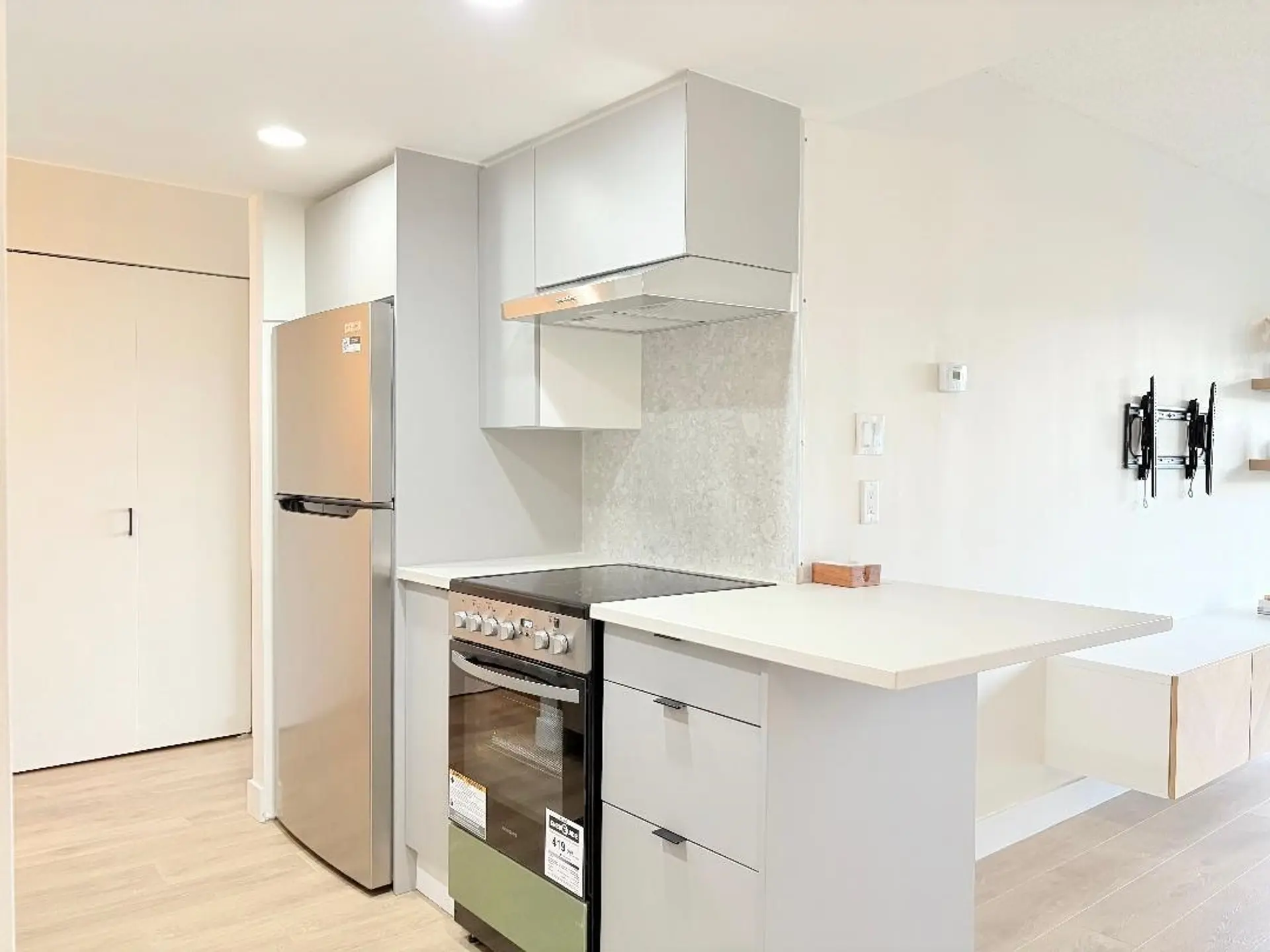 #1006 4194 Maywood Street - Image 10