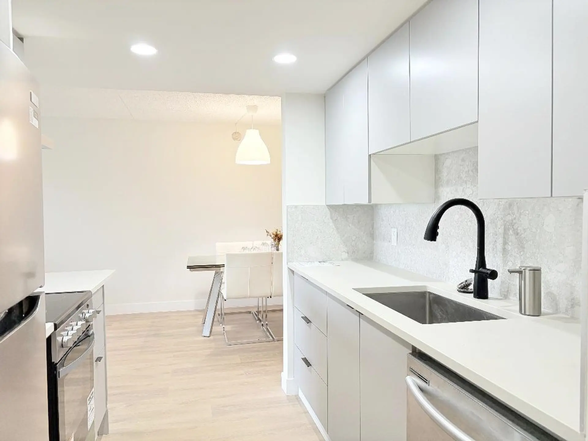 #1006 4194 Maywood Street - Image 8