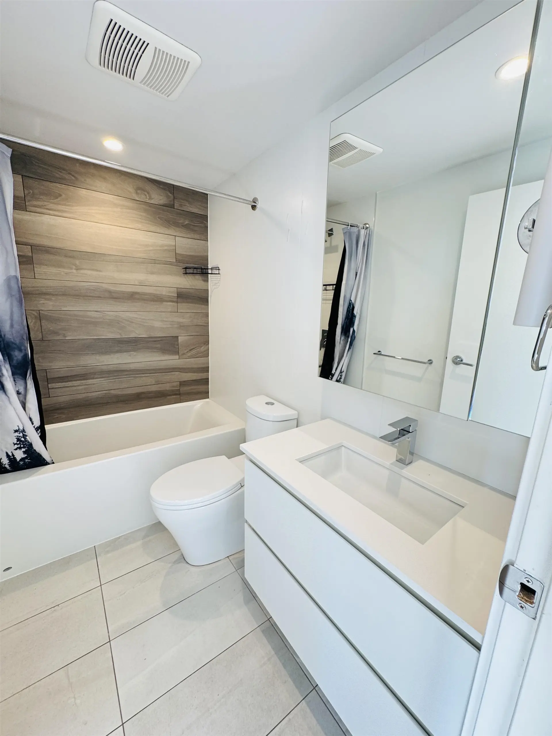 Property at #3102 13615 FRASER HIGHWAY, Surrey, BC