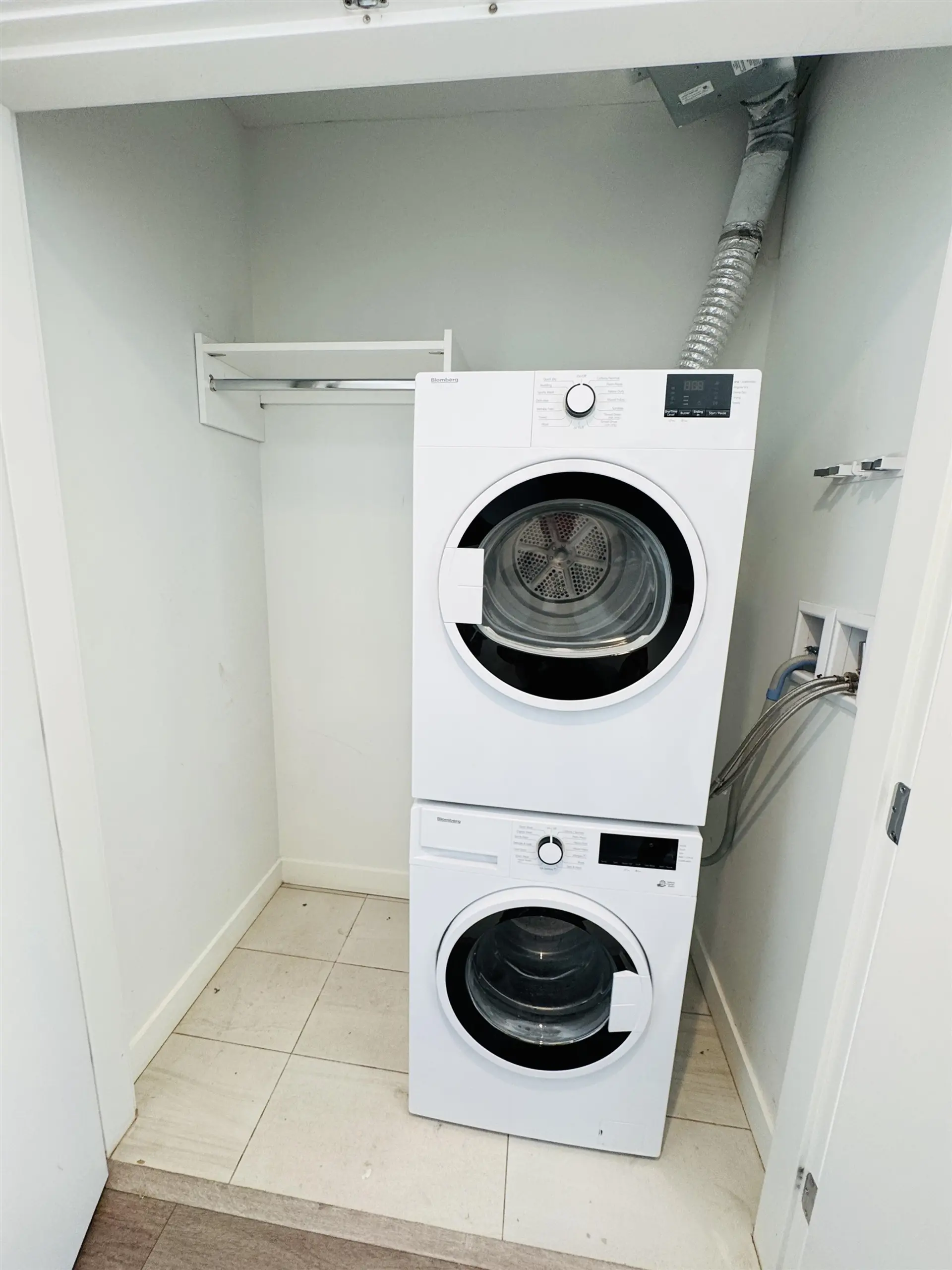 Property at #3102 13615 FRASER HIGHWAY, Surrey, BC