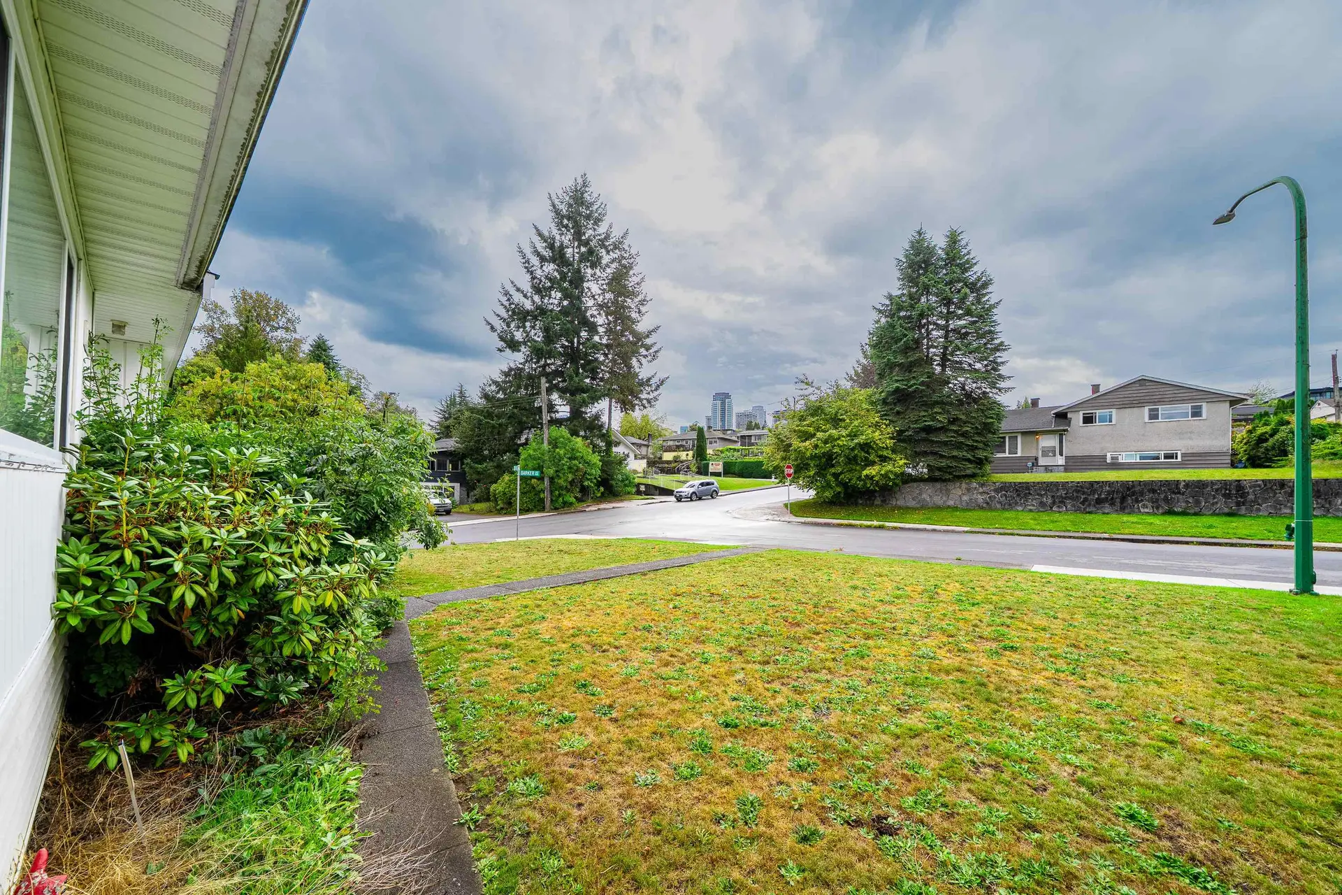 4277 Castlewood Crescent - Image 5