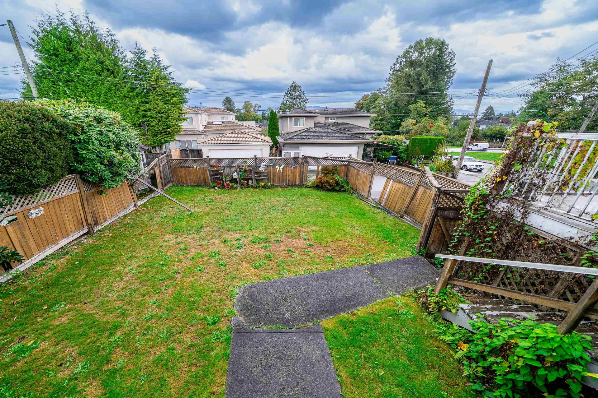 4277 Castlewood Crescent - Image 20