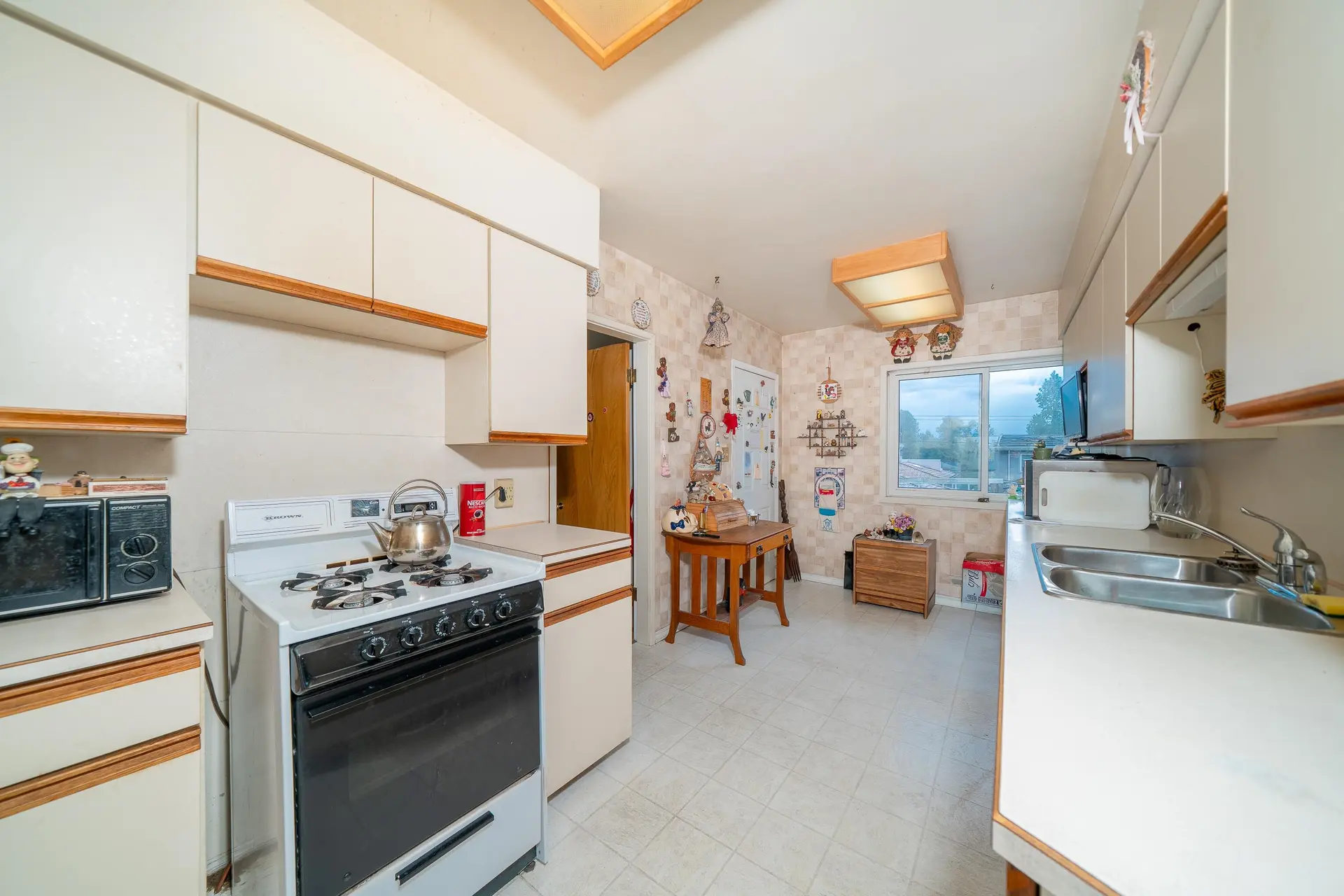 4277 Castlewood Crescent - Image 14