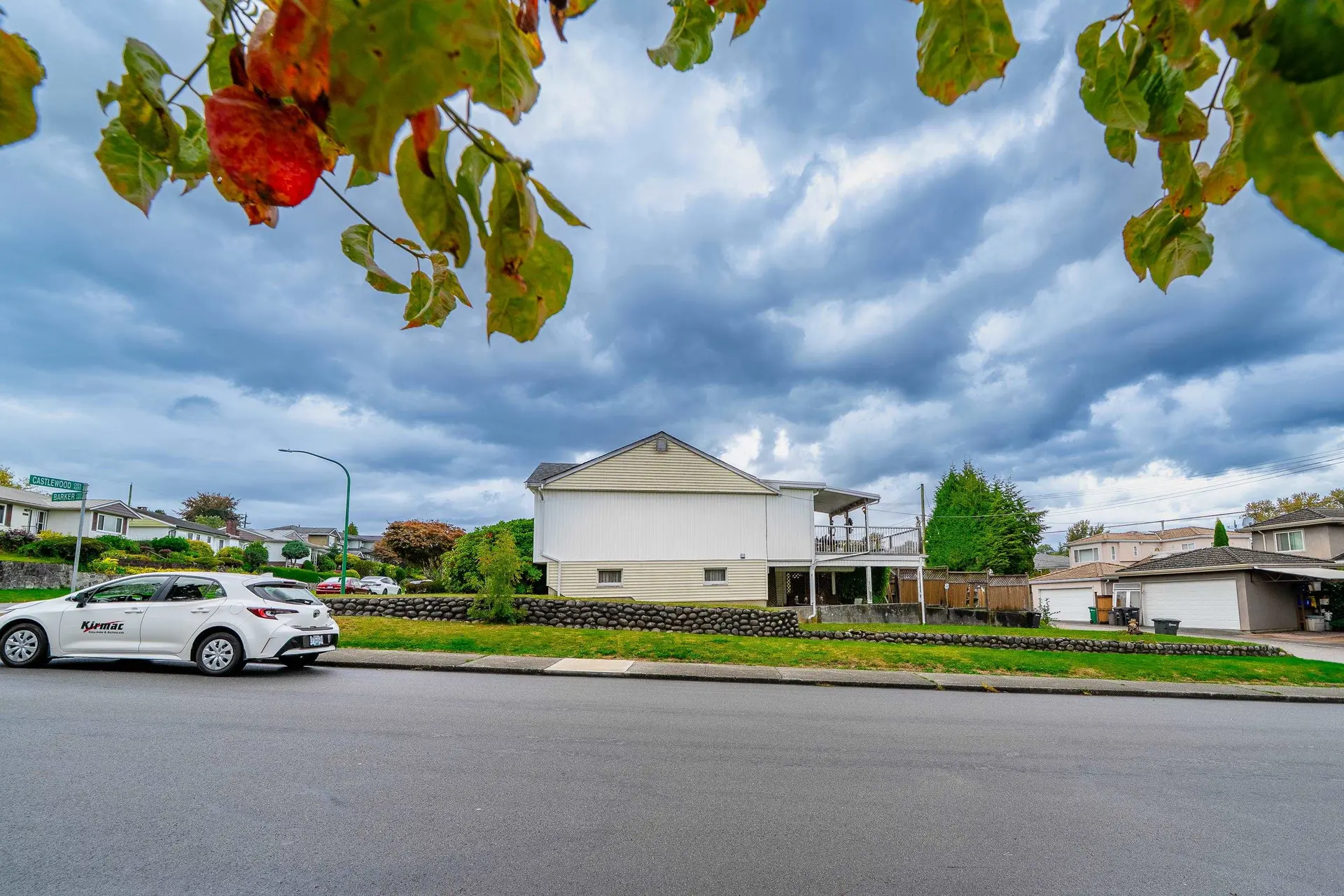 4277 Castlewood Crescent - Image 4