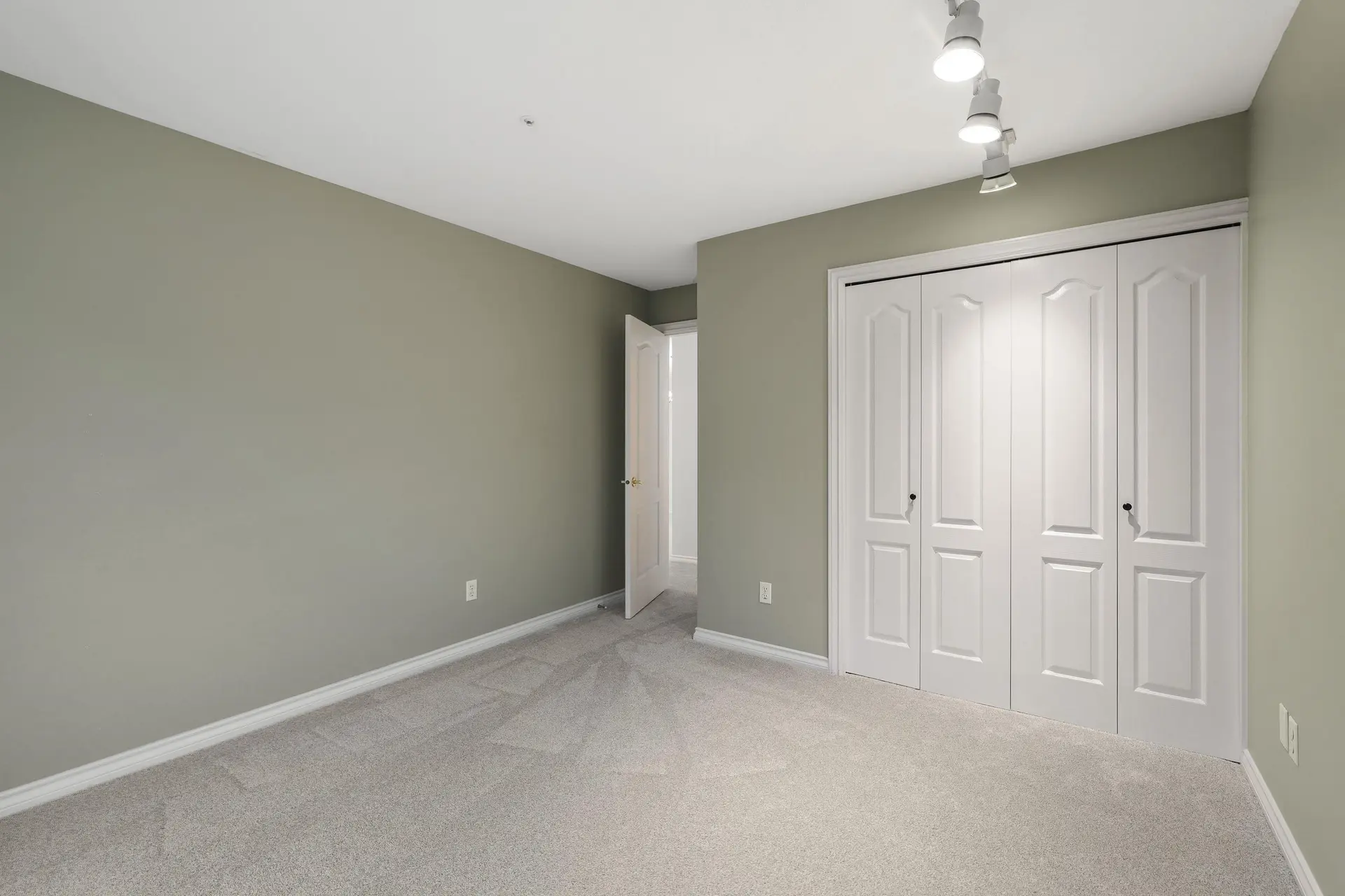 #106 5776 200 Street - Image 16