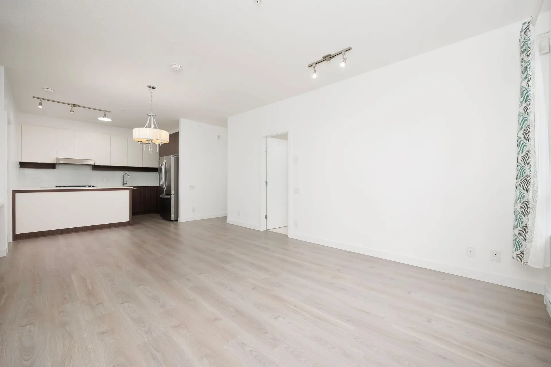#207 555 Foster Avenue - Image 3