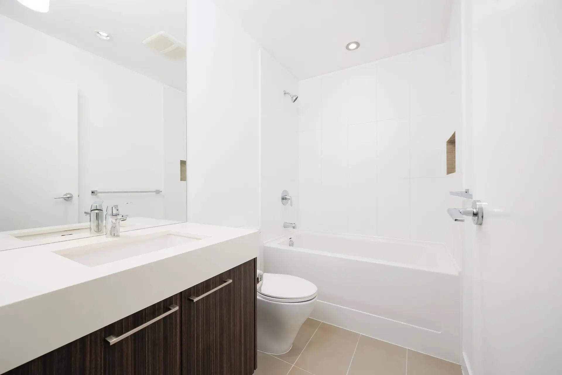 #207 555 Foster Avenue - Image 9