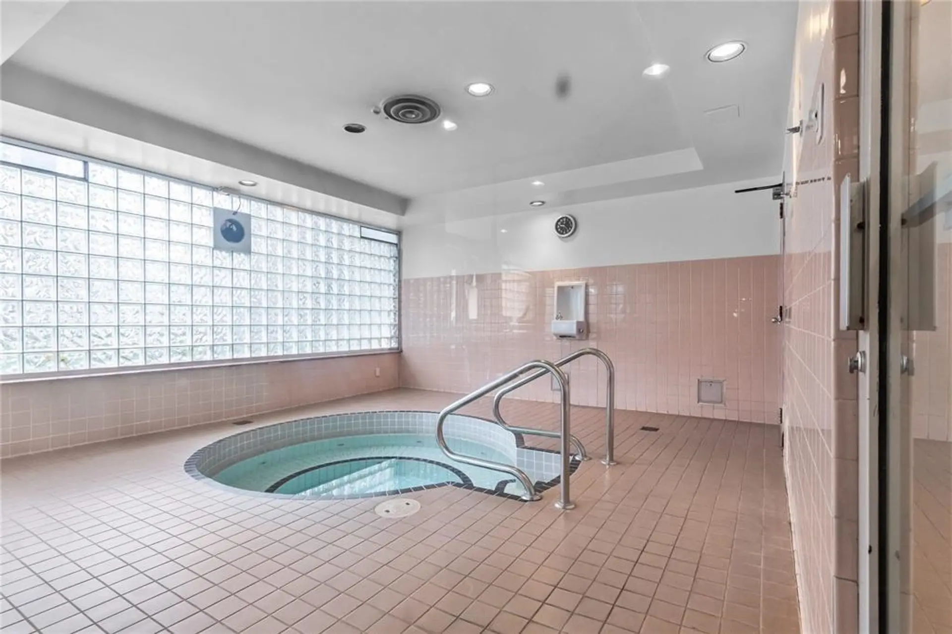 #1105 9623 Manchester Drive - Image 16