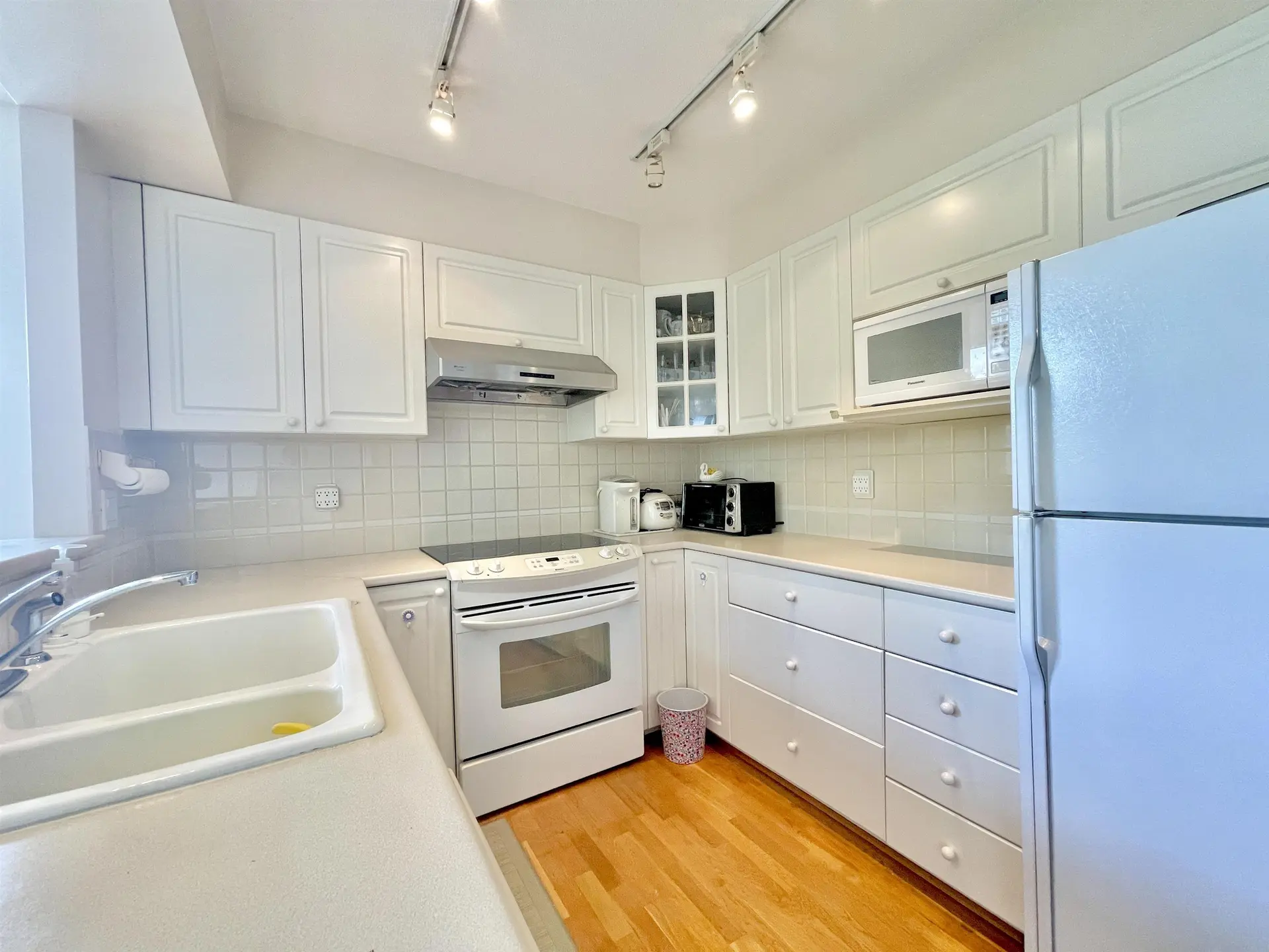 #707 5775 Hampton Place - Image 4