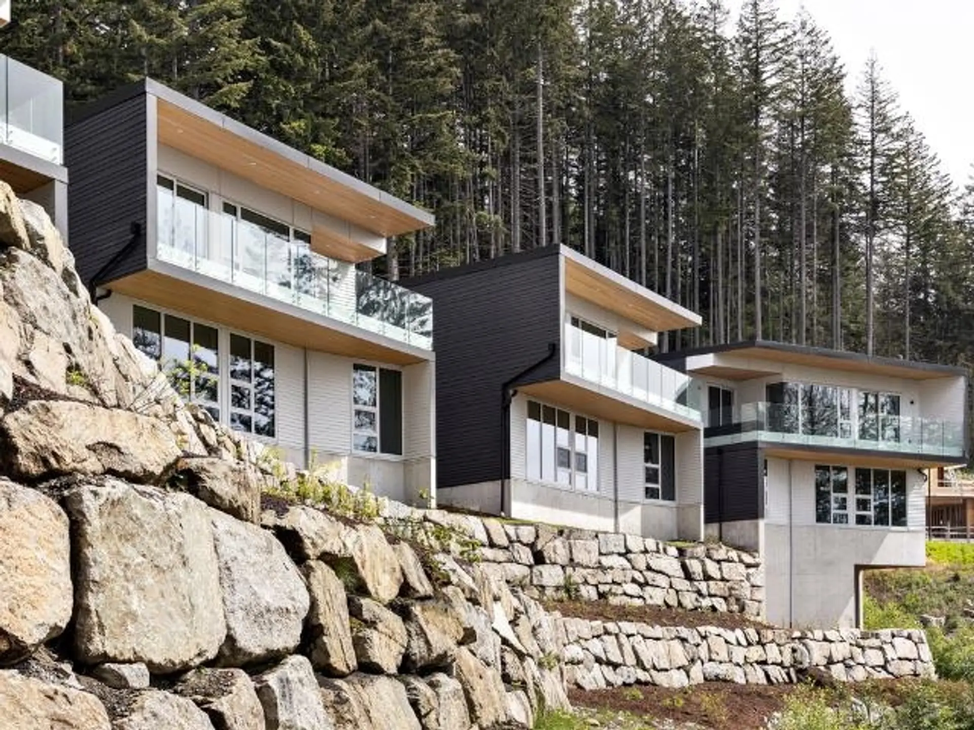 Property at 3318 CHIPPENDALE ROAD, West Vancouver, BC