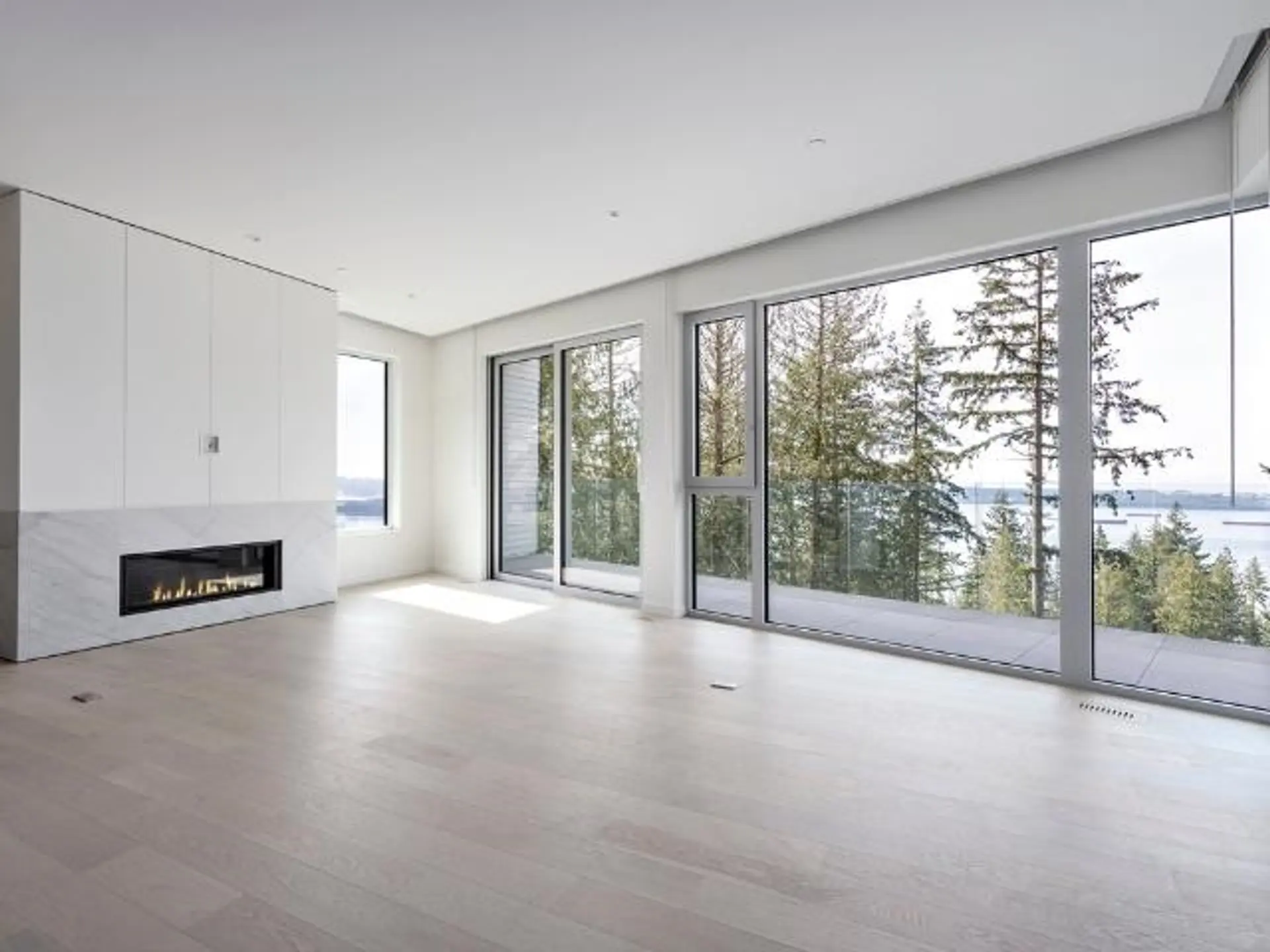 Property at 3318 CHIPPENDALE ROAD, West Vancouver, BC