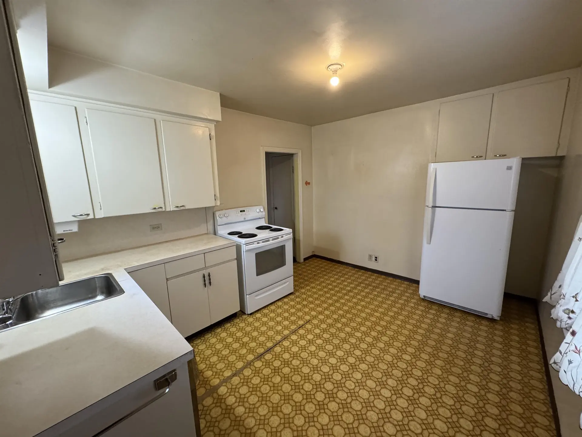 2121 E 48th Avenue - Image 2