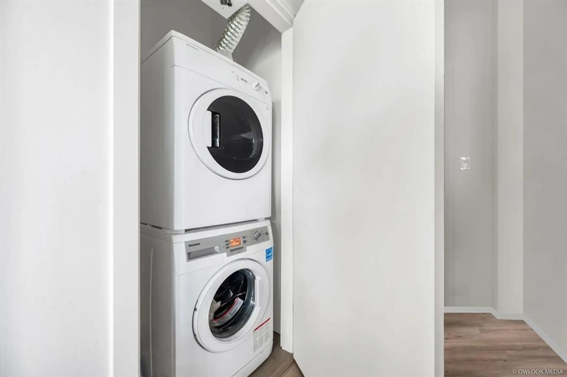 #303 8850 University Crescent - Image 13