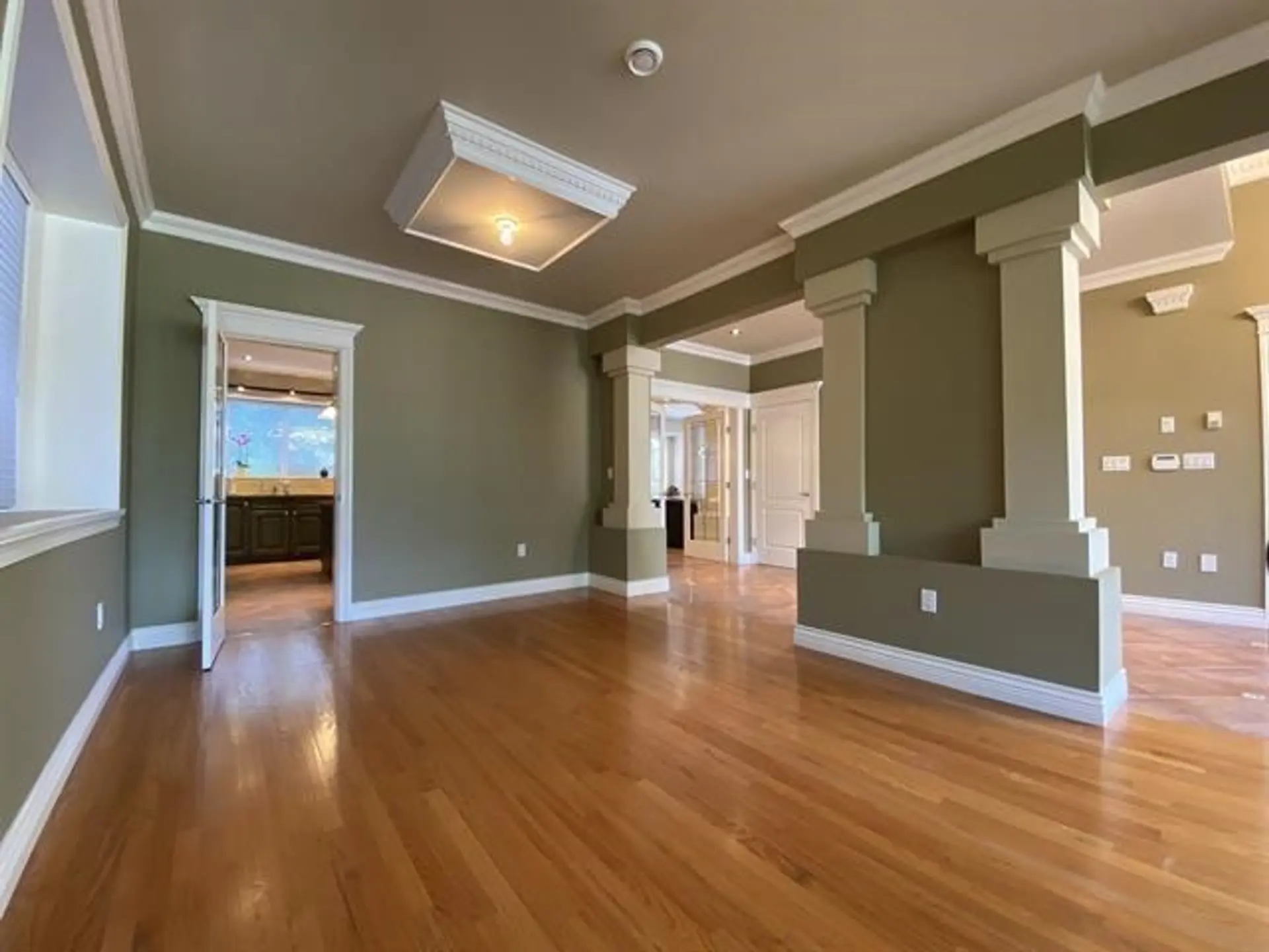 Property at 467 W Kings Road, North Vancouver, BC