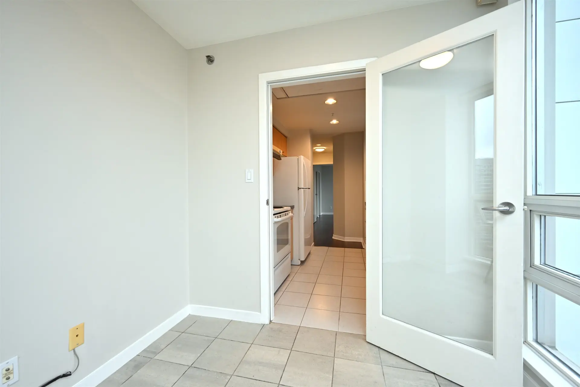 #2002 1201 Marinaside Crescent - Image 9
