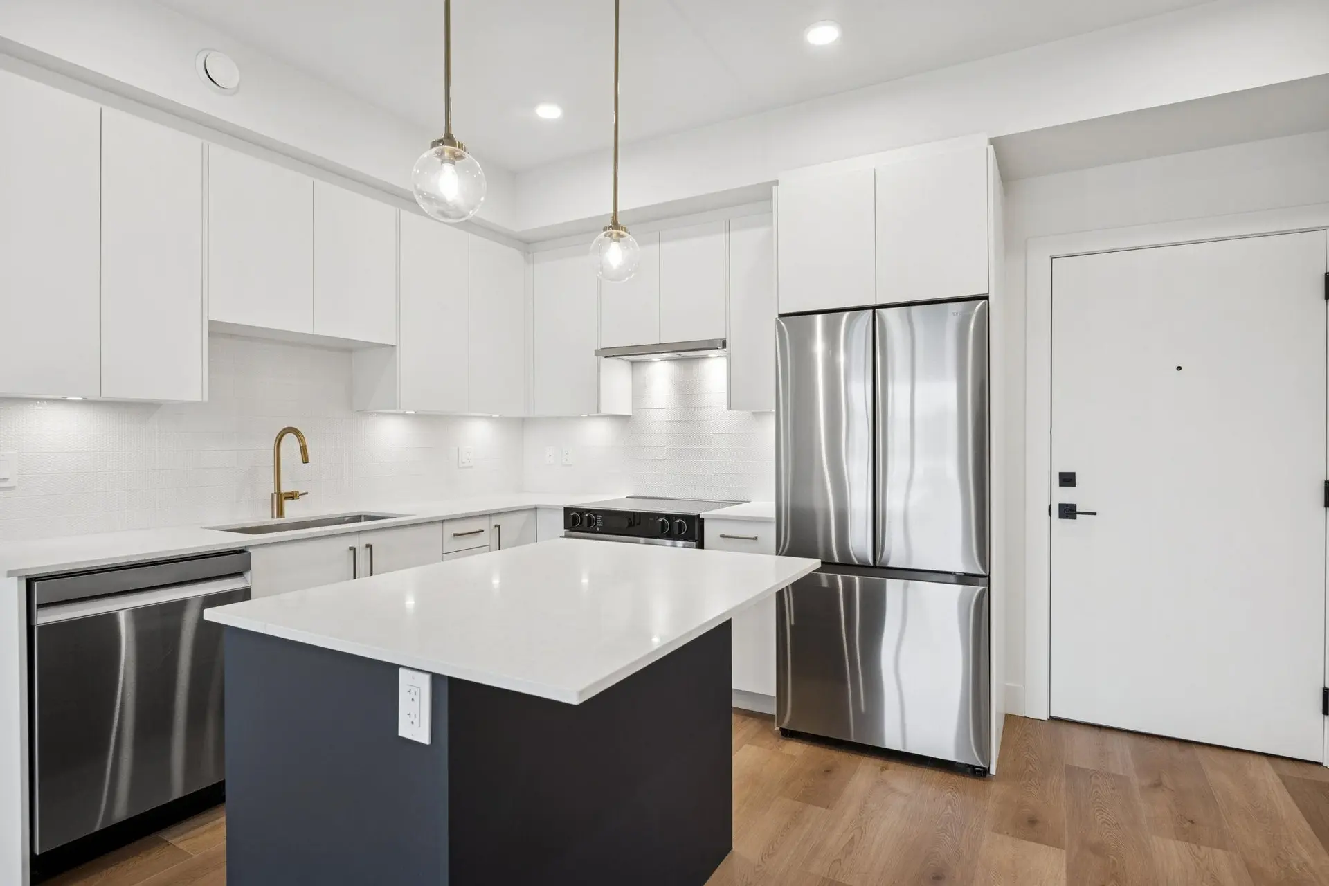 #414 20286 72b Avenue - Image 2