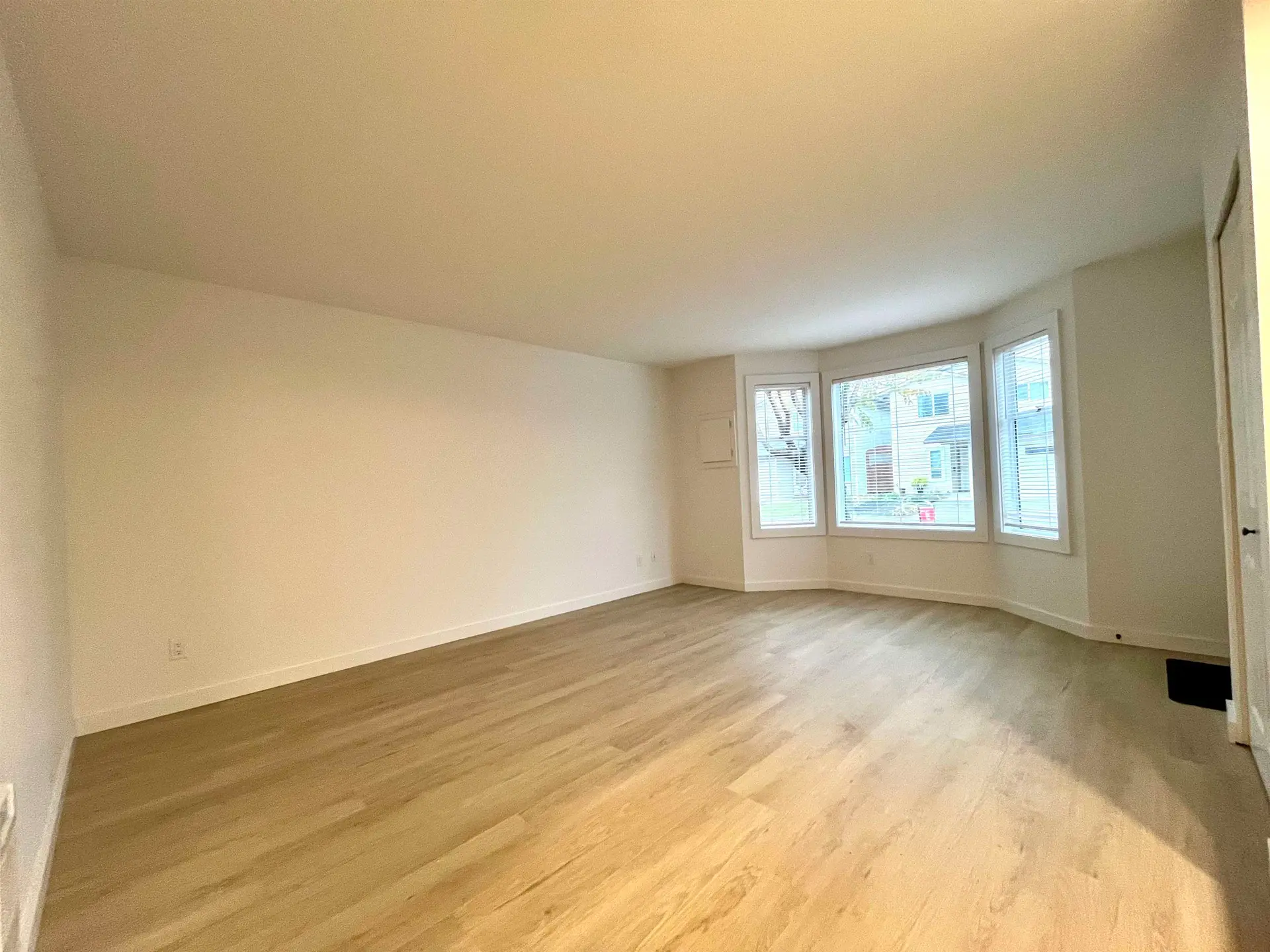 8579 McCutcheon Avenue - Image 5
