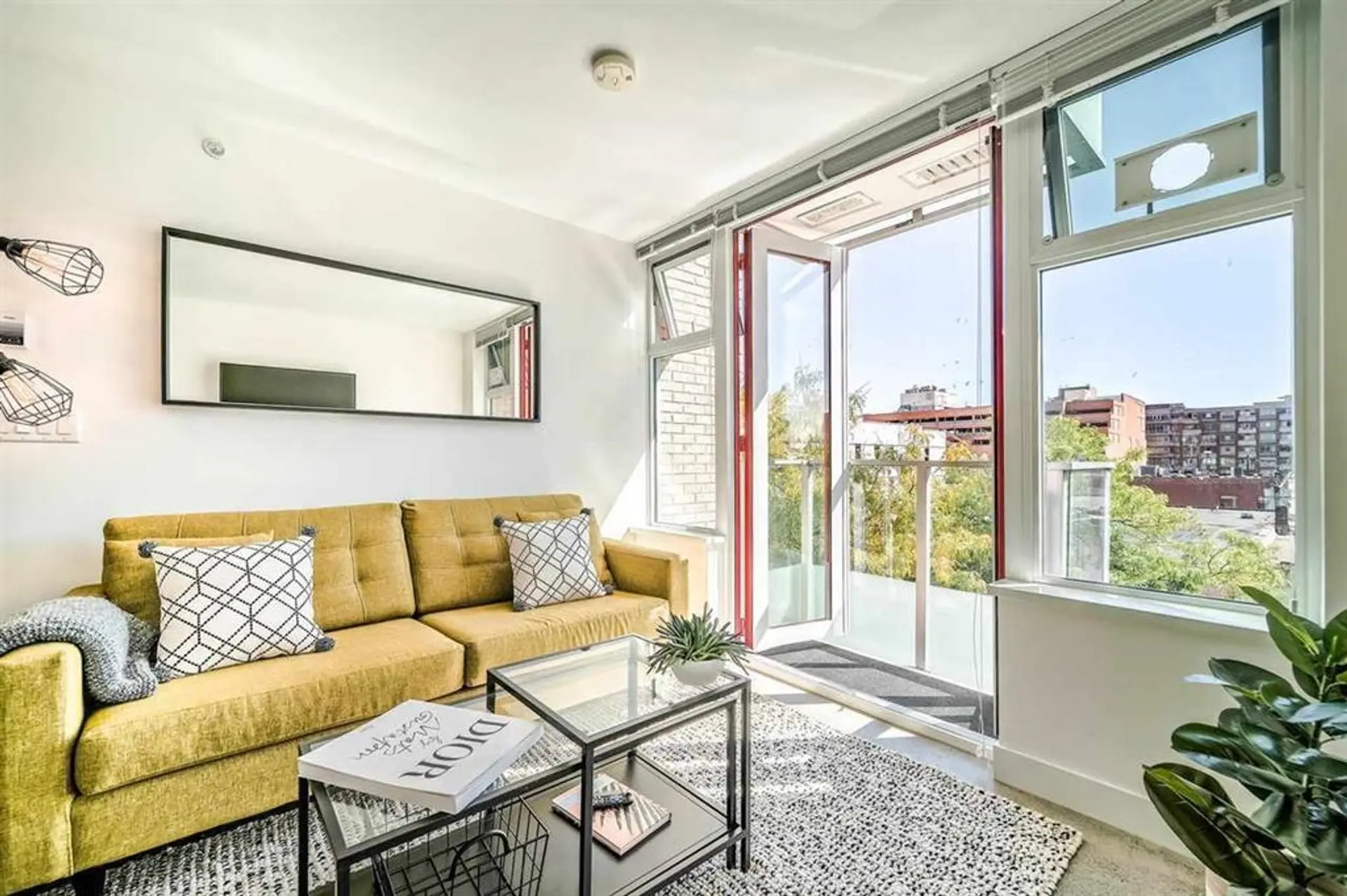 #404 231 E Pender Street - Image 2