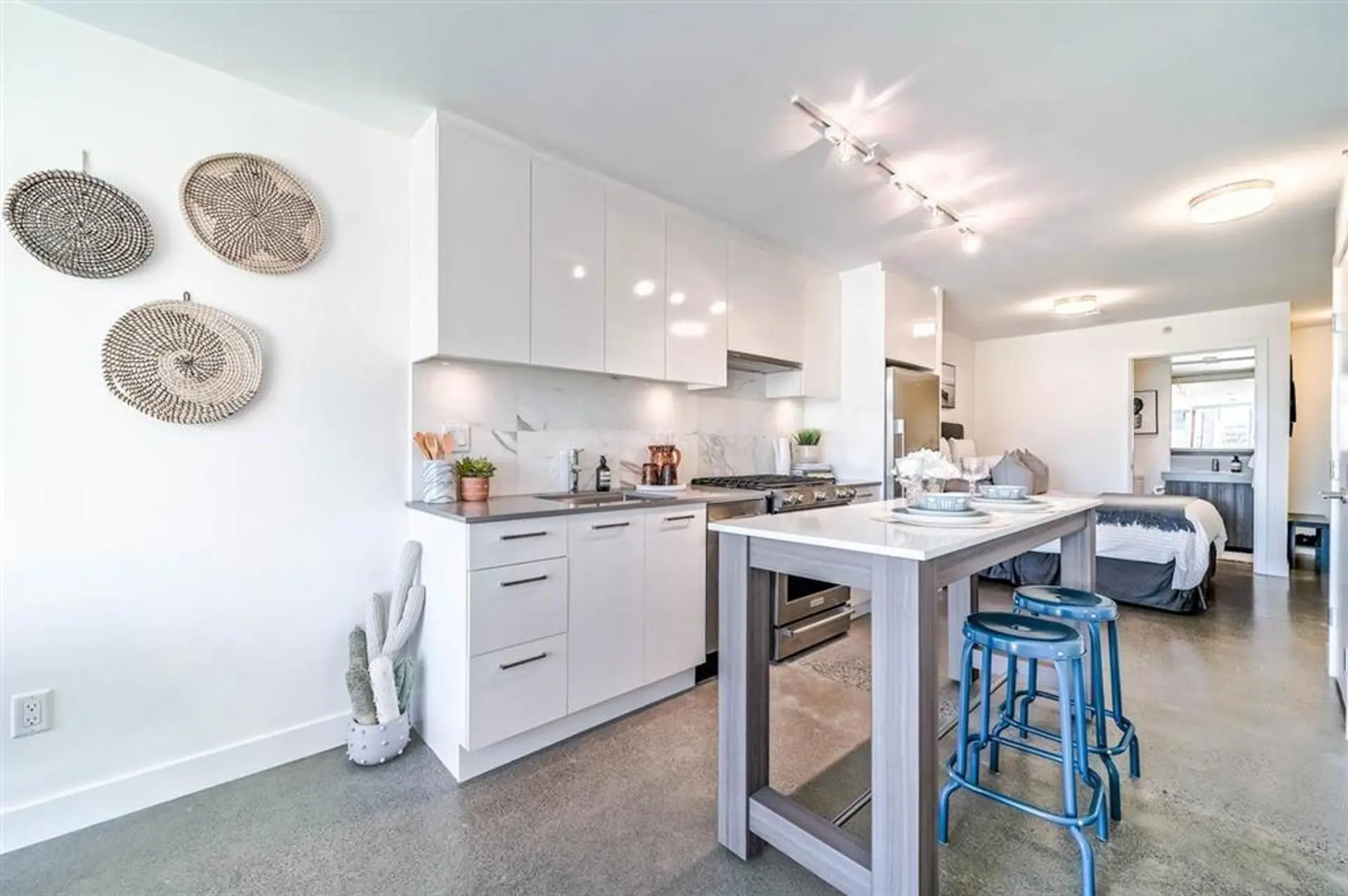 #404 231 E Pender Street - Image 3