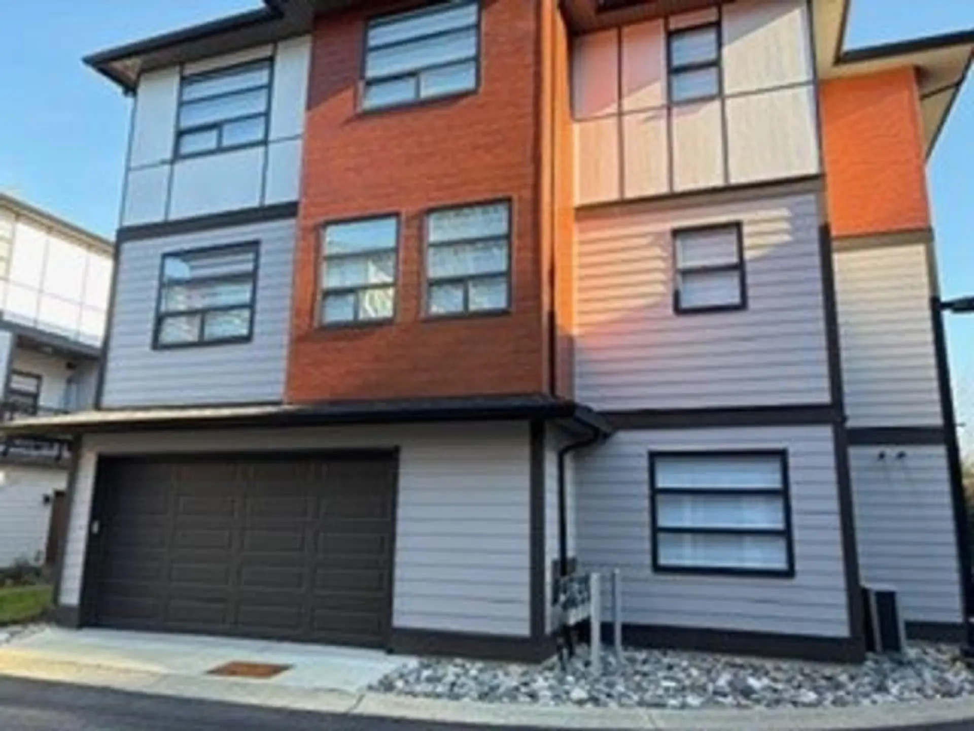 #24 32970 Tunbridge Avenue - Image 2