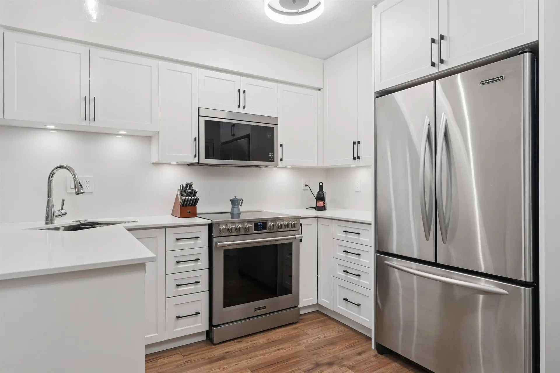 #C3 332 Lonsdale Avenue - Image 1