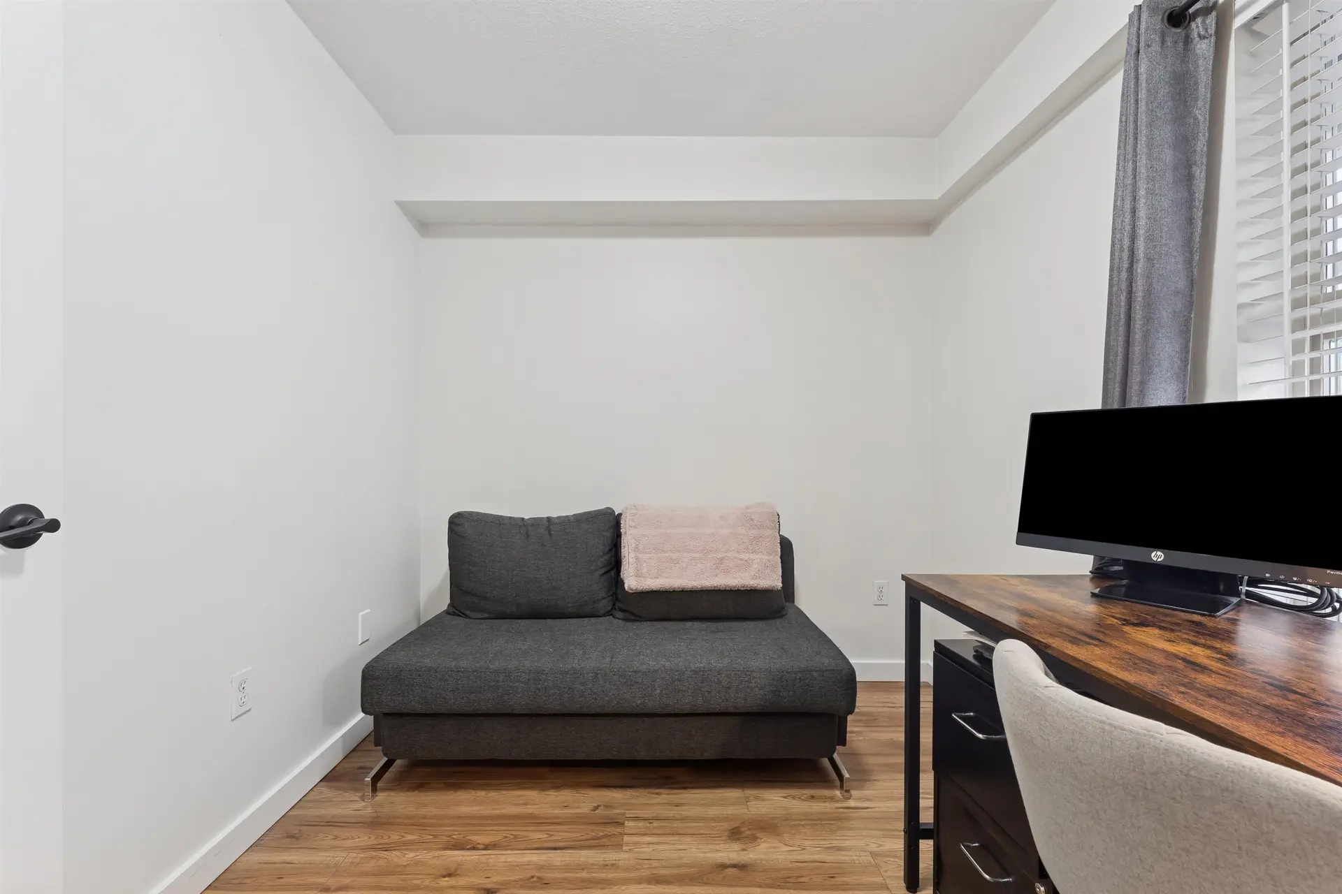 #C3 332 Lonsdale Avenue - Image 11
