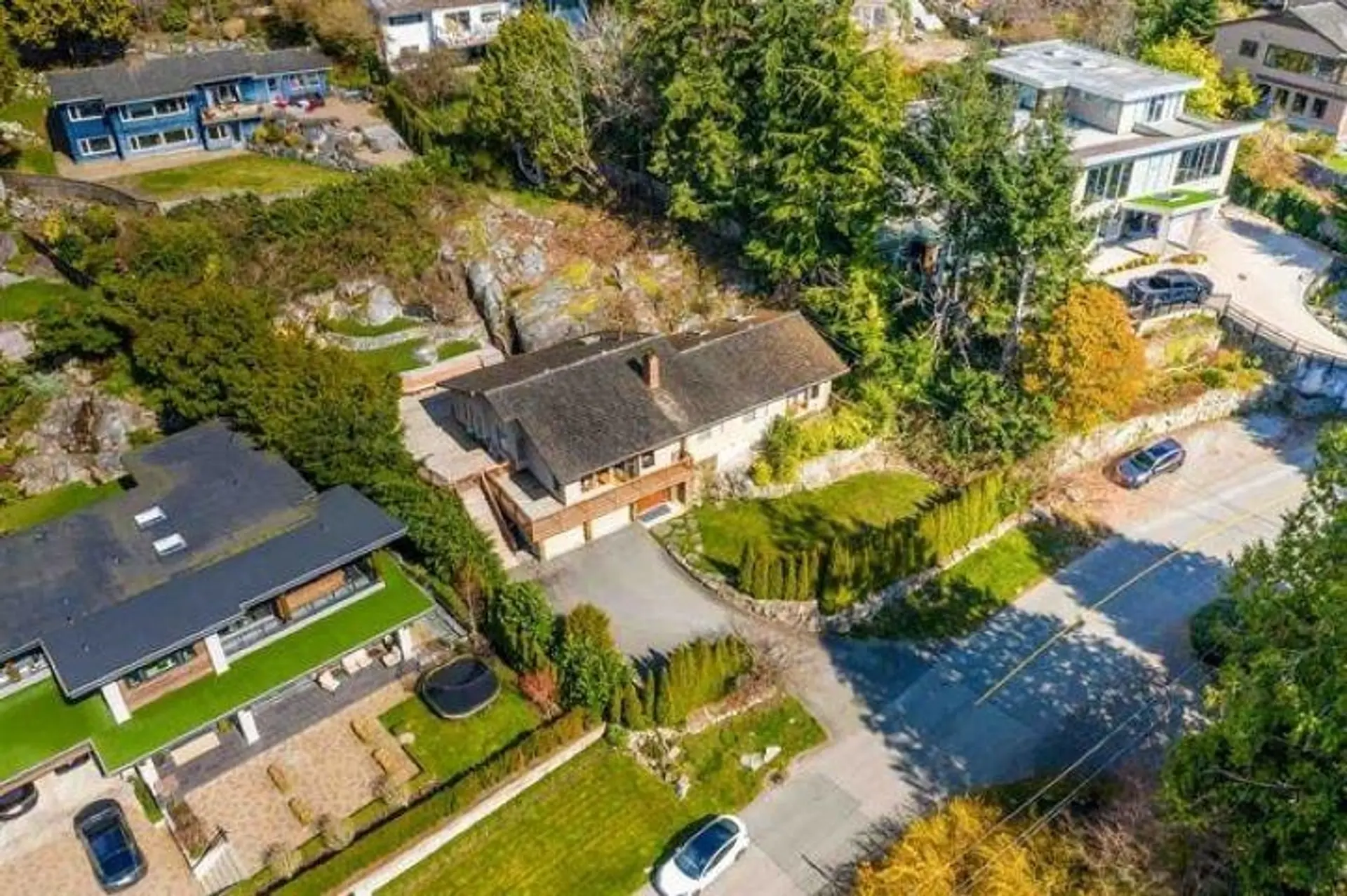 Property at 3895 SOUTHRIDGE AVENUE, West Vancouver, BC