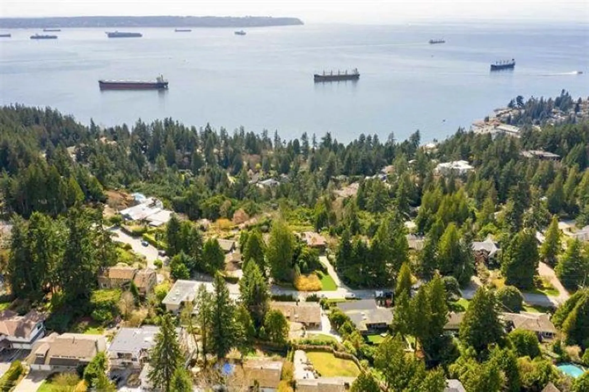 Property at 3895 SOUTHRIDGE AVENUE, West Vancouver, BC