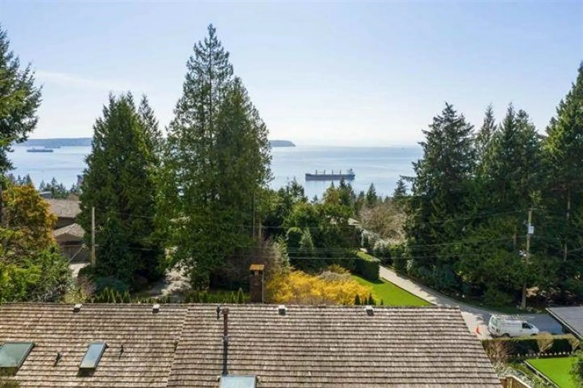 Property at 3895 SOUTHRIDGE AVENUE, West Vancouver, BC