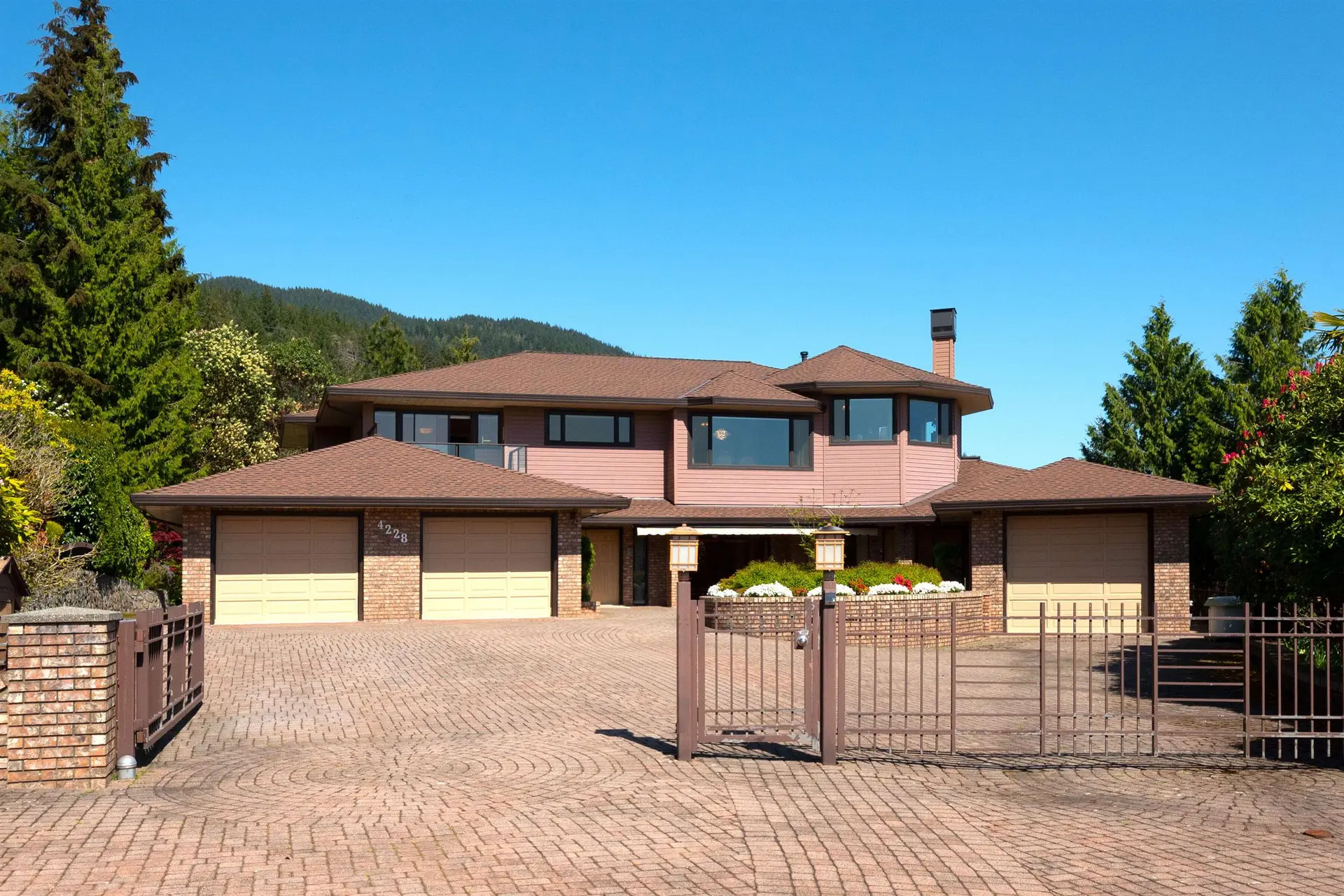 Property at 4228 Rockridge Crescent, West Vancouver, BC