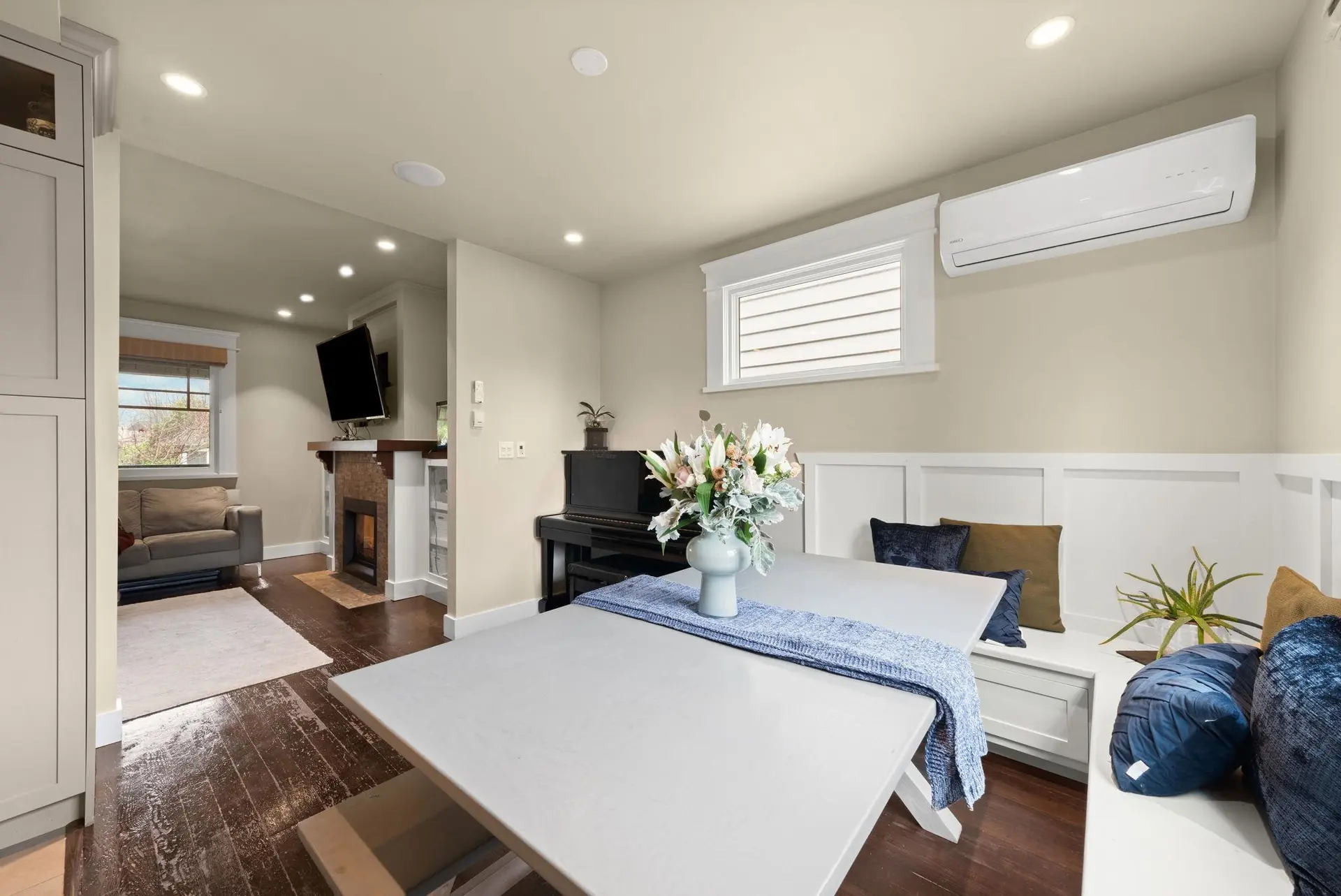 2576 Oxford Street - Image 9