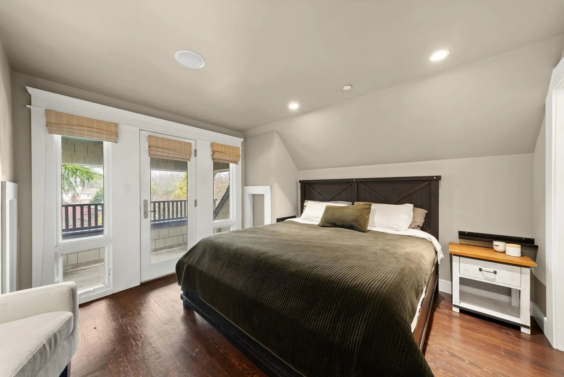 2576 Oxford Street - Image 10