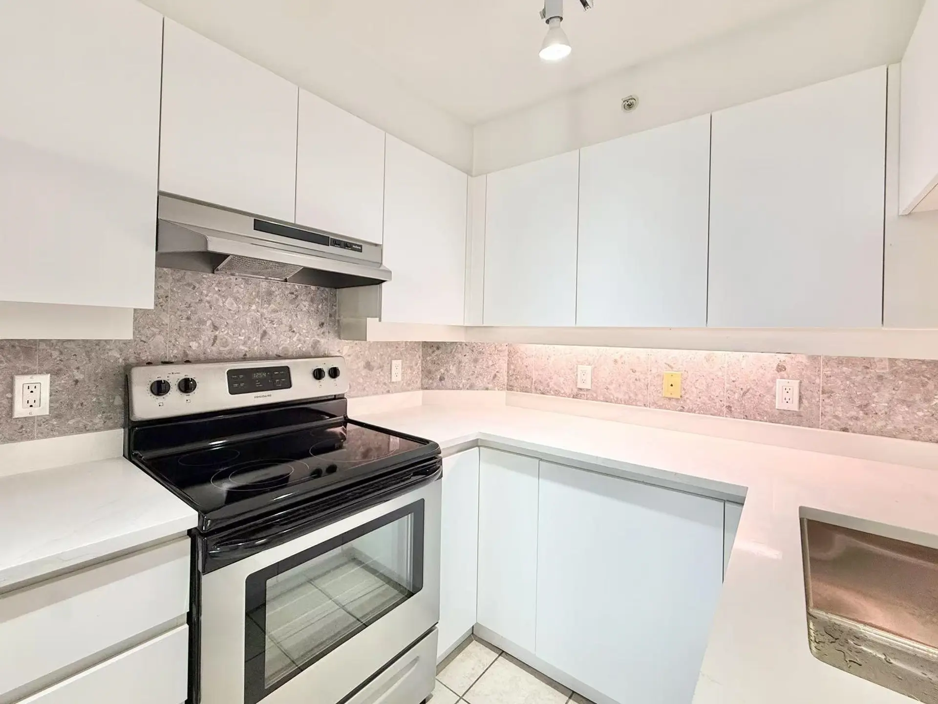#506 6119 Cooney Road - Image 4