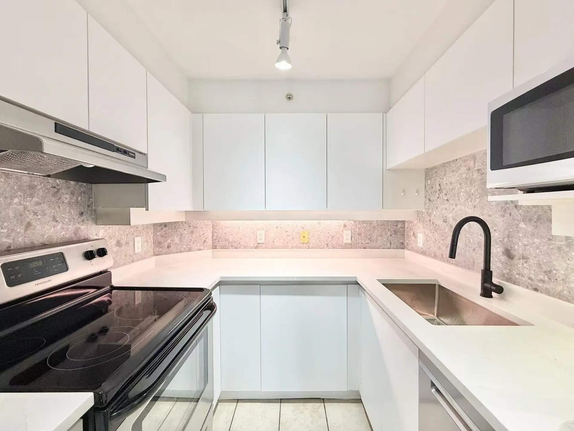 #506 6119 Cooney Road - Image 3