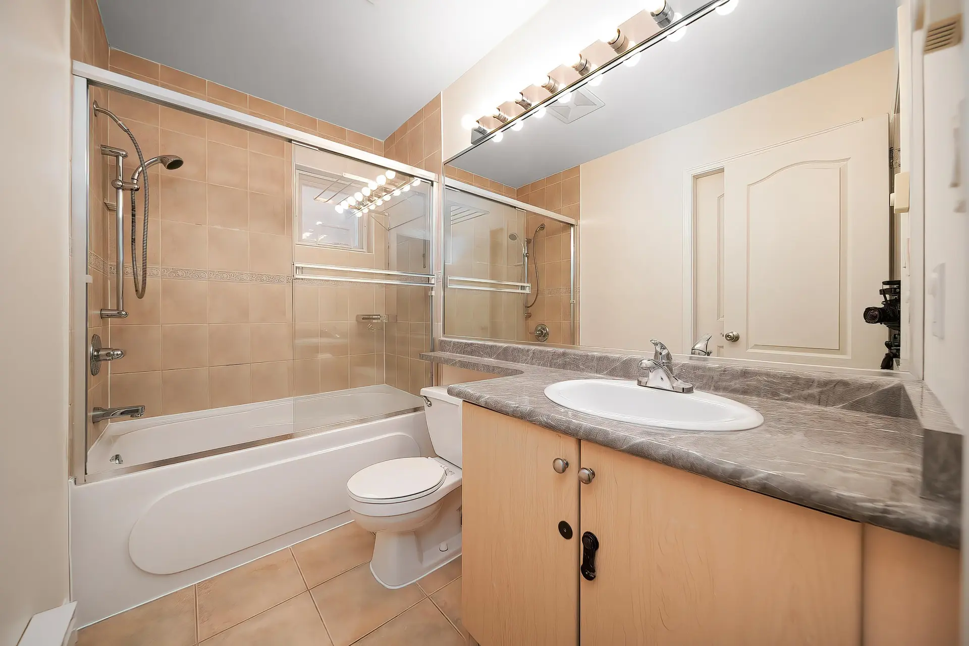 #15 9288 Keefer Avenue - Image 15