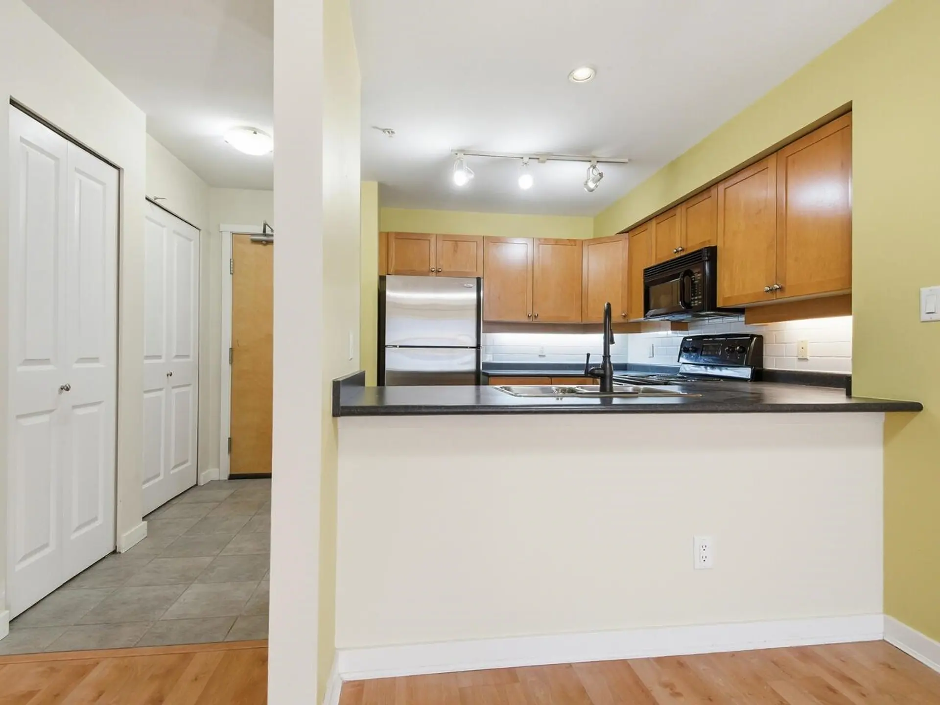 #208 38 Seventh Avenue - Image 3